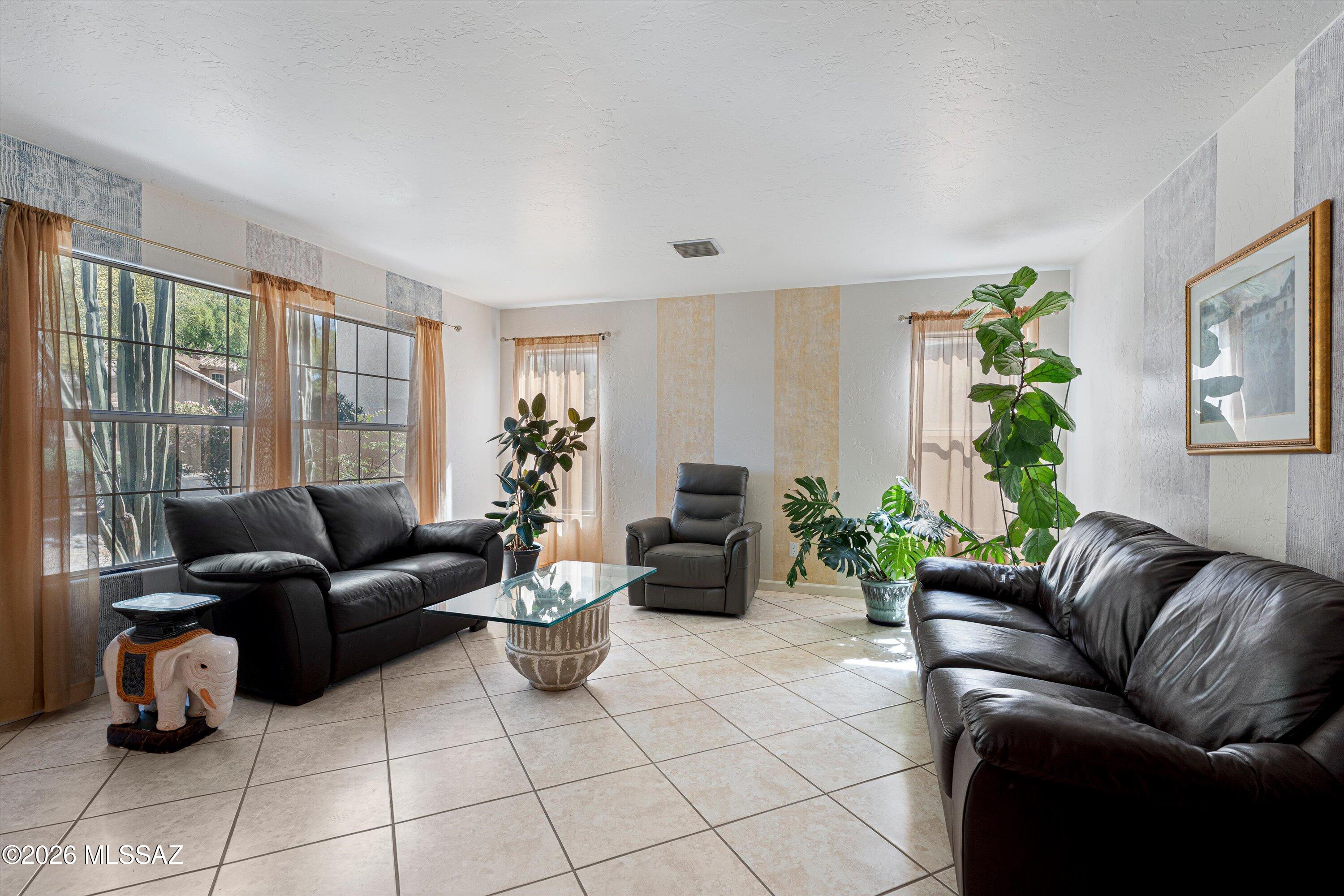 1821 W Desert Highlands Drive