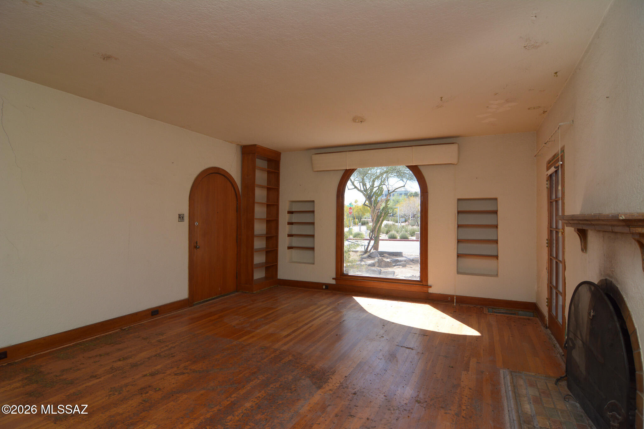 1745 E Lester Street