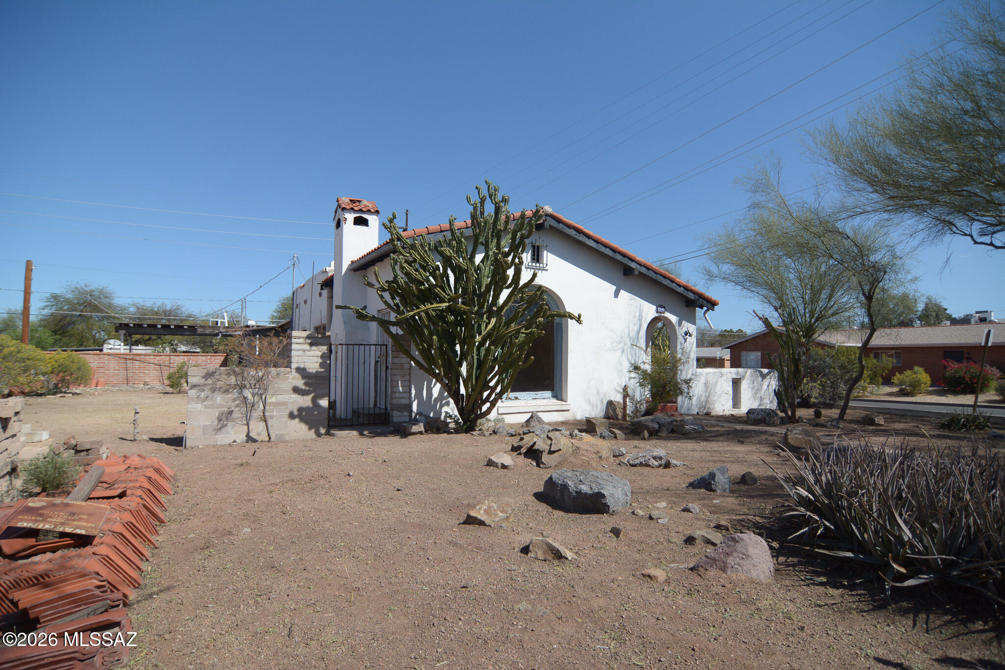 1745 E Lester Street