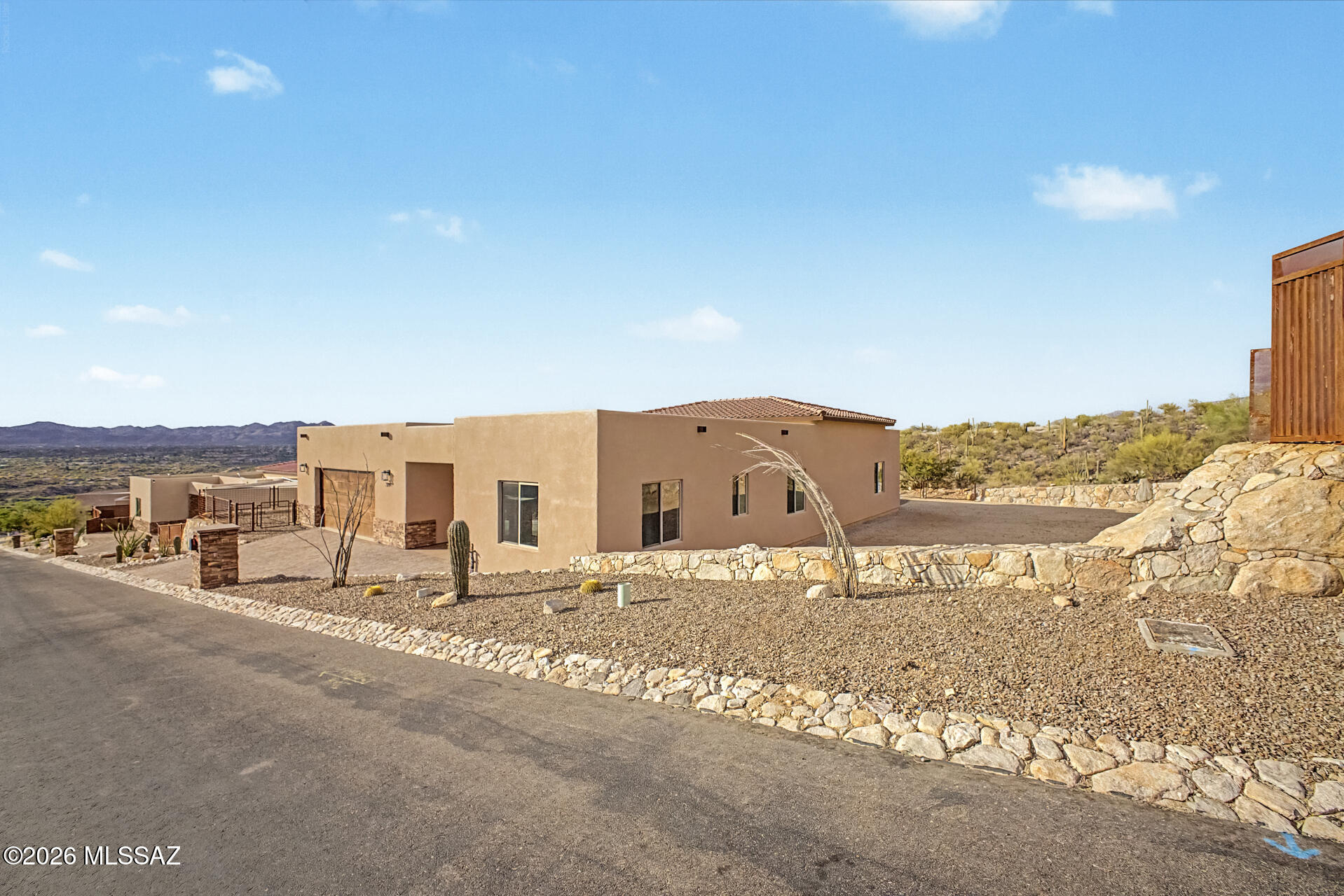 2399 E Della Roccia Court