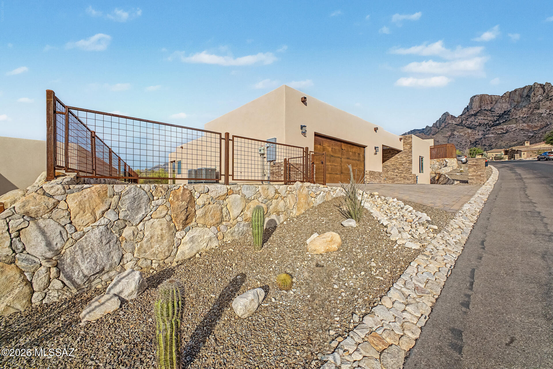 2399 E Della Roccia Court