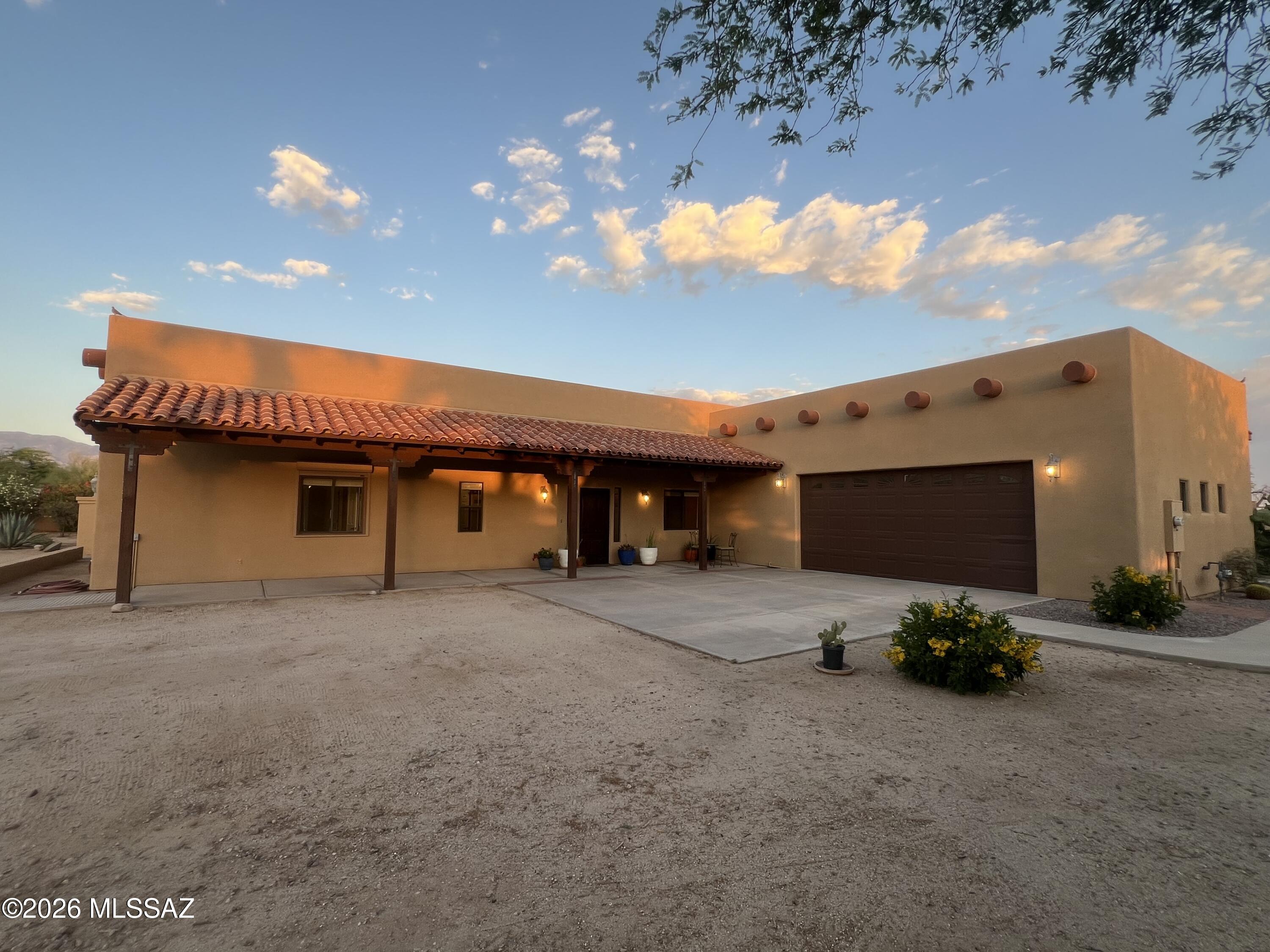 2825 W Lambert Lane