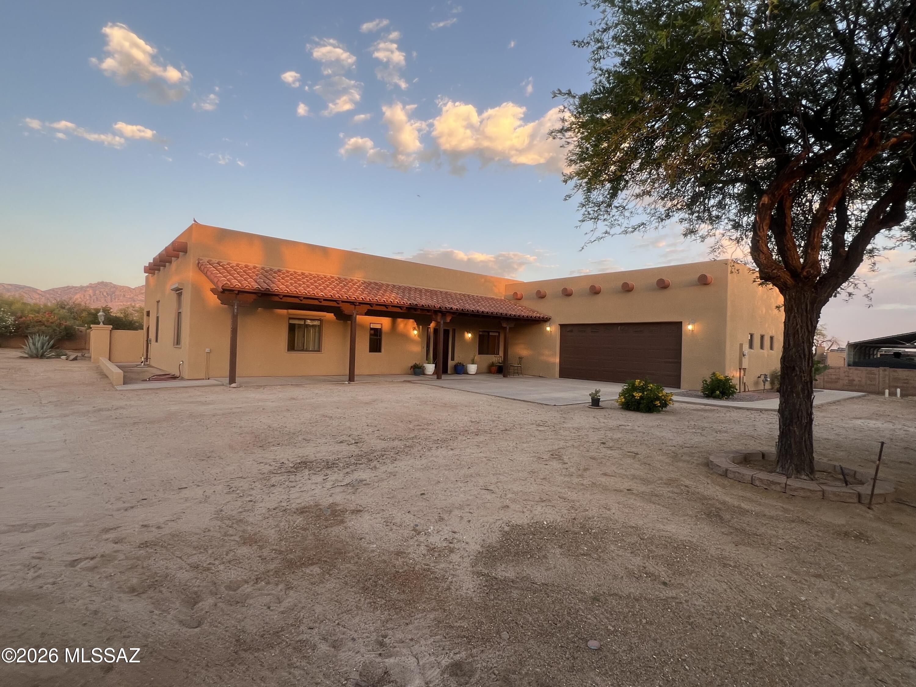 2825 W Lambert Lane