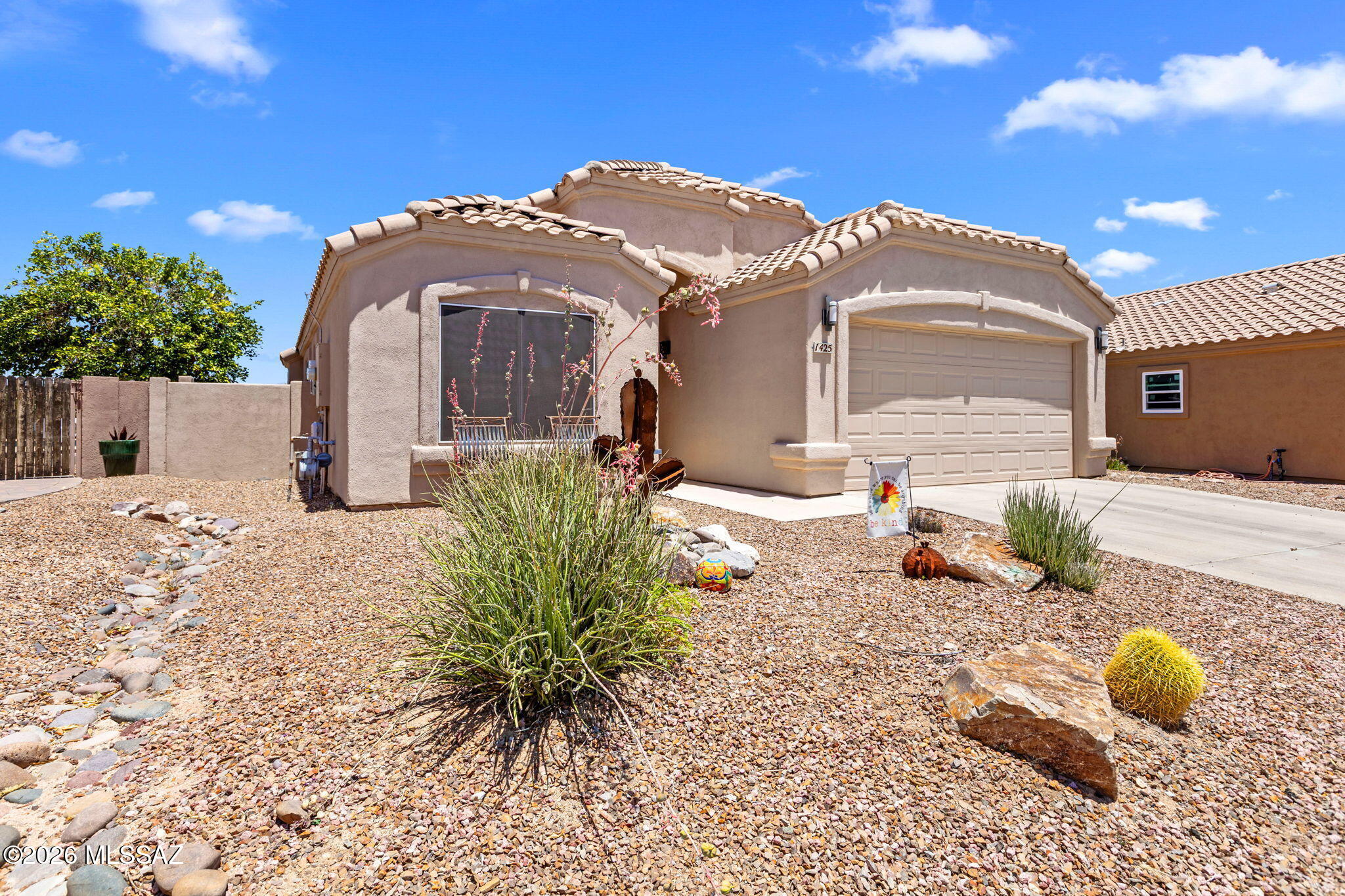 1425 E Ganymede