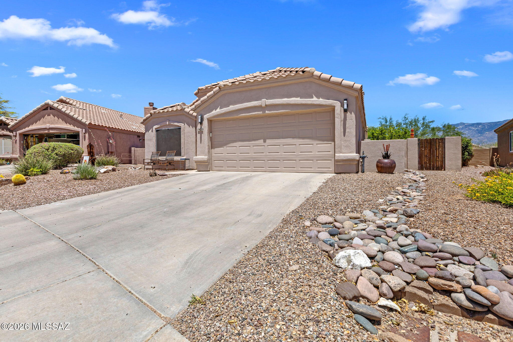 1425 E Ganymede