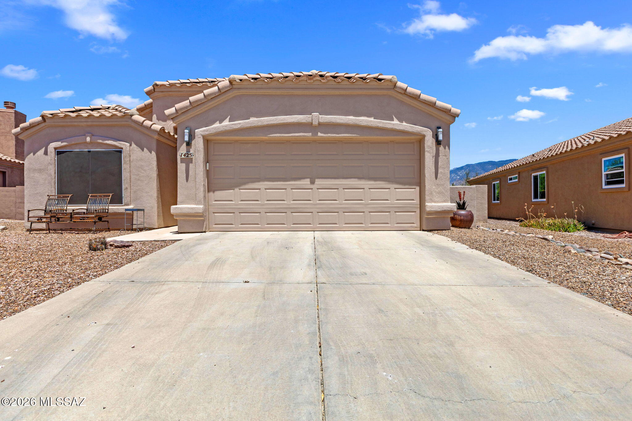 1425 E Ganymede