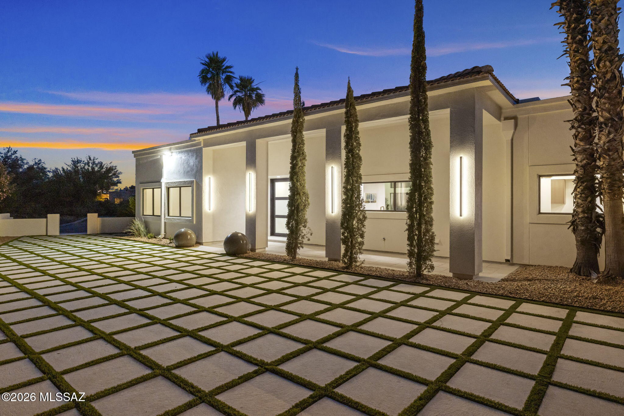 295 W Valle Del Oro Road