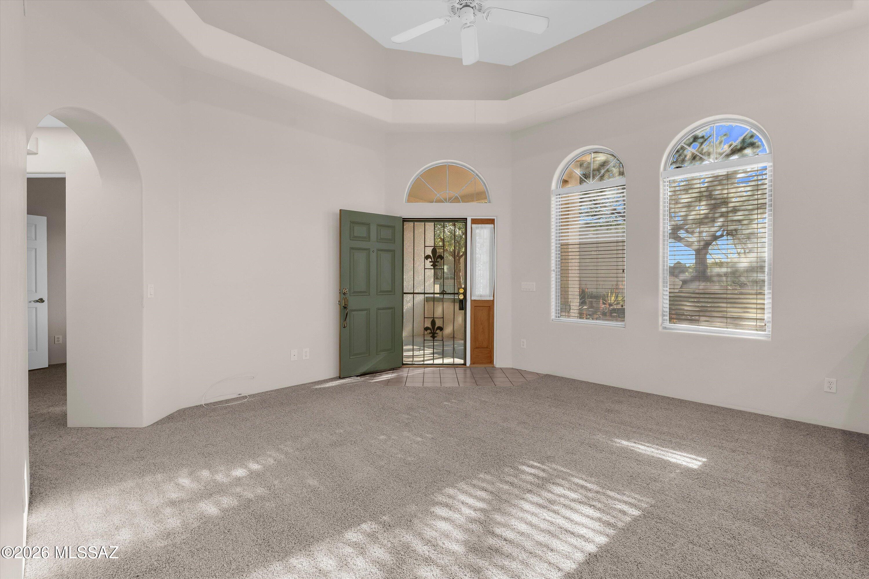 2413 W Via Di Silvio