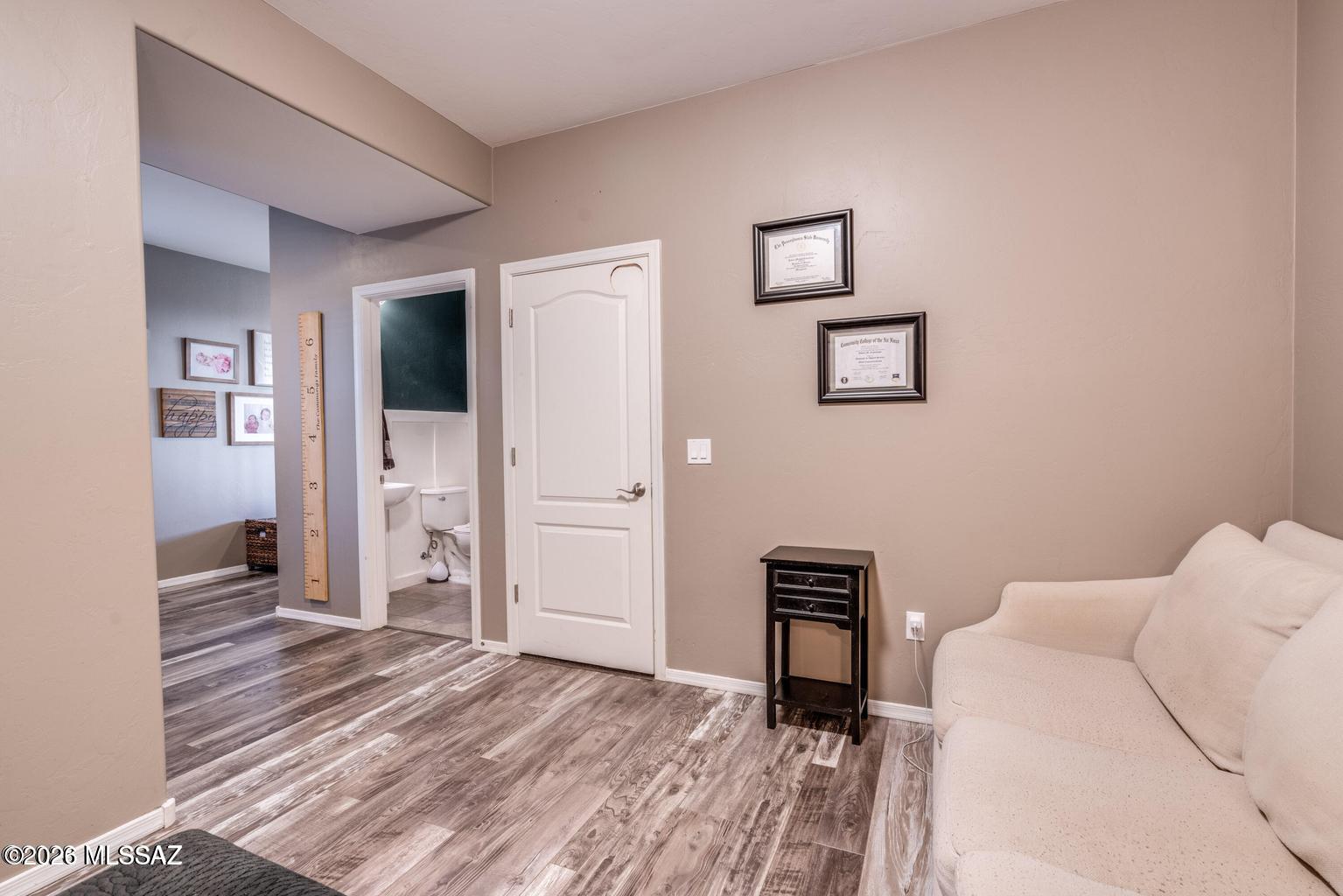 Mountain Vail Estates (136-501) - Residential Lease