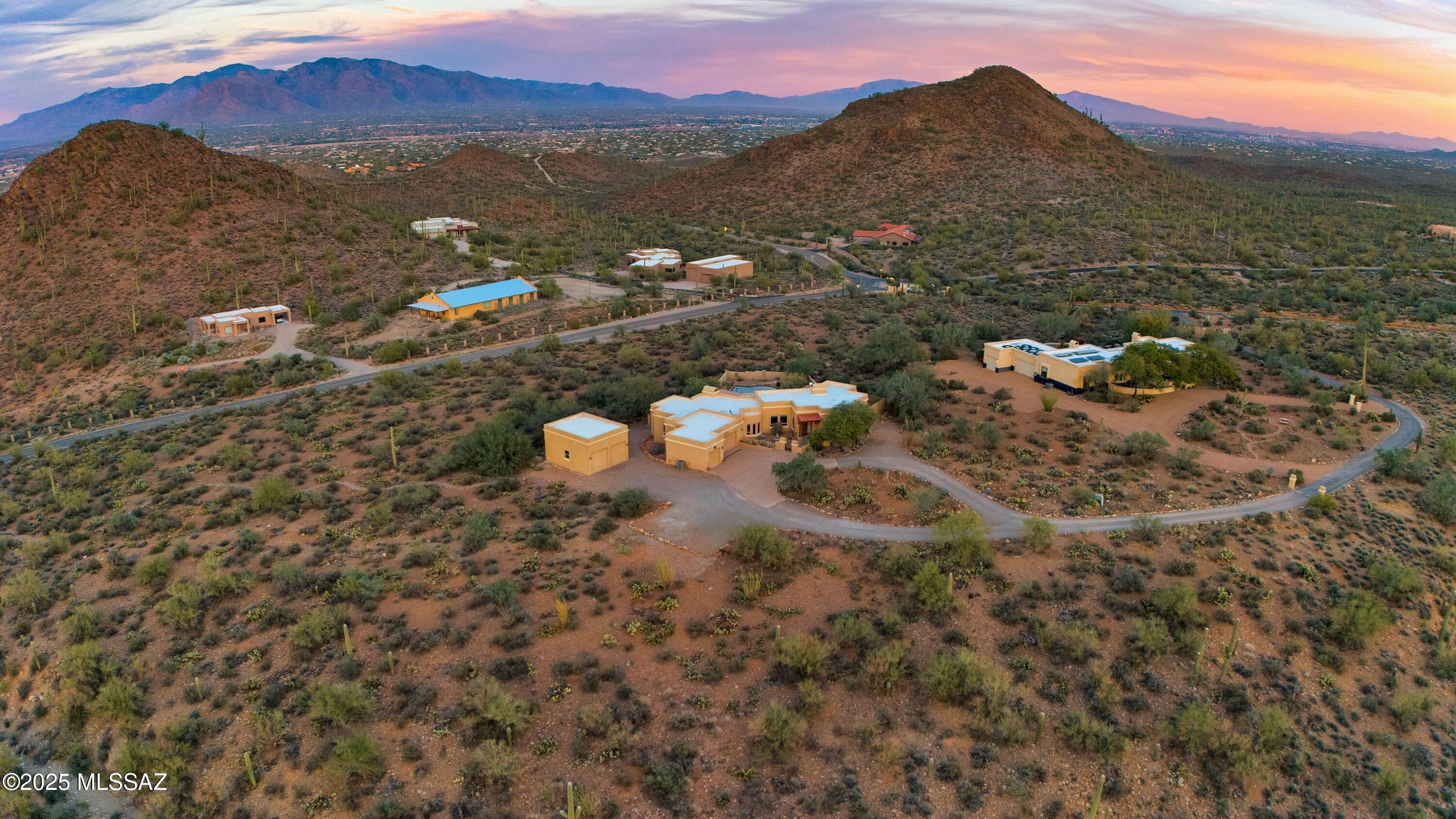 6539 W El Camino Del Cerro