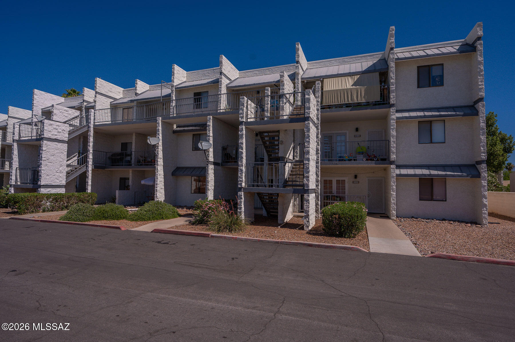 Le Mirador Twnhms (1-50) - Residential