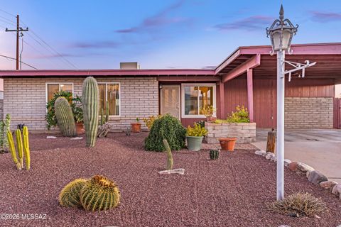 Photo of 9880 E Mary Drive, Tucson, AZ 85730 (MLS # 22606171)