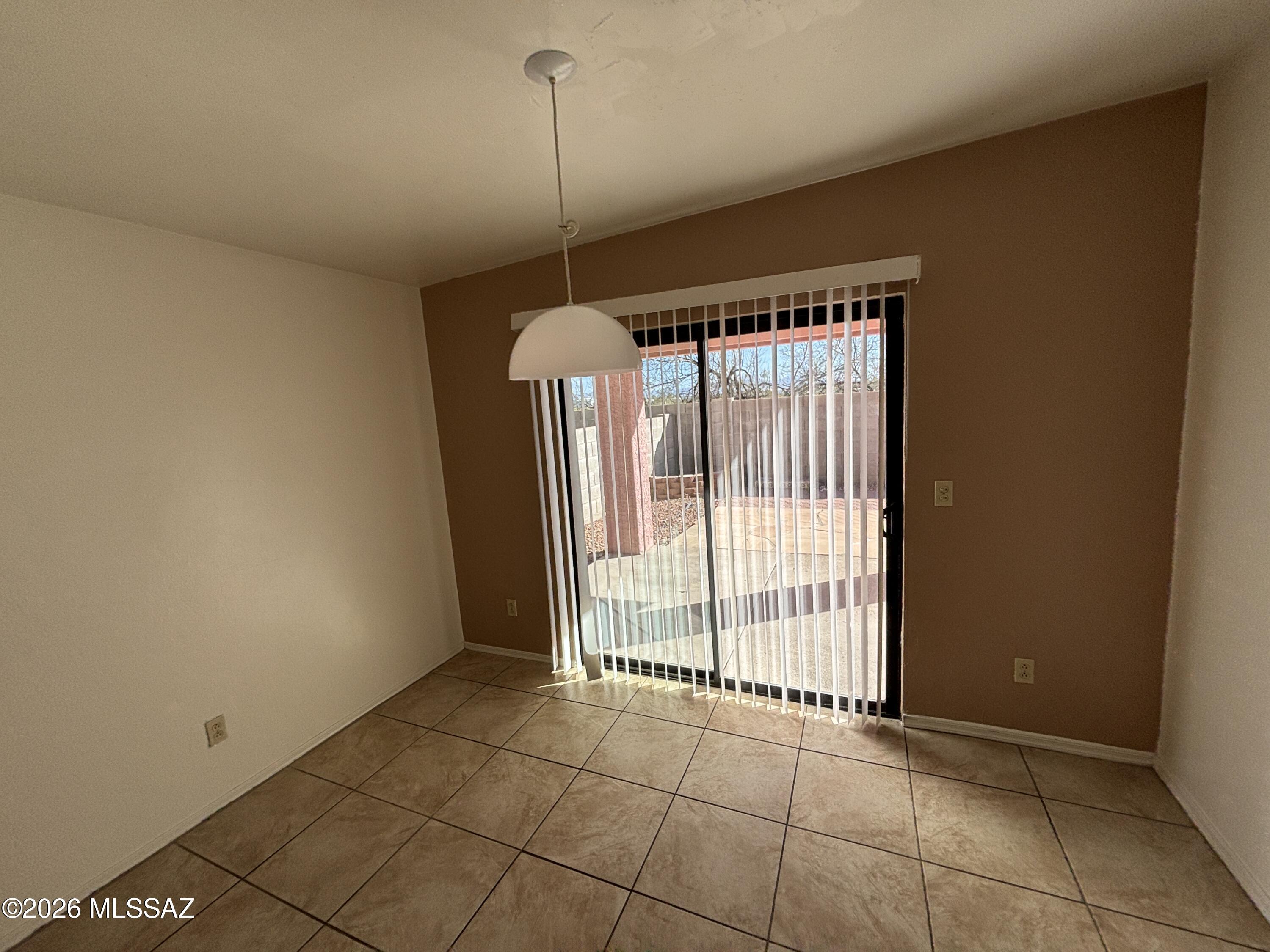 Las Montanas (1-56) - Residential