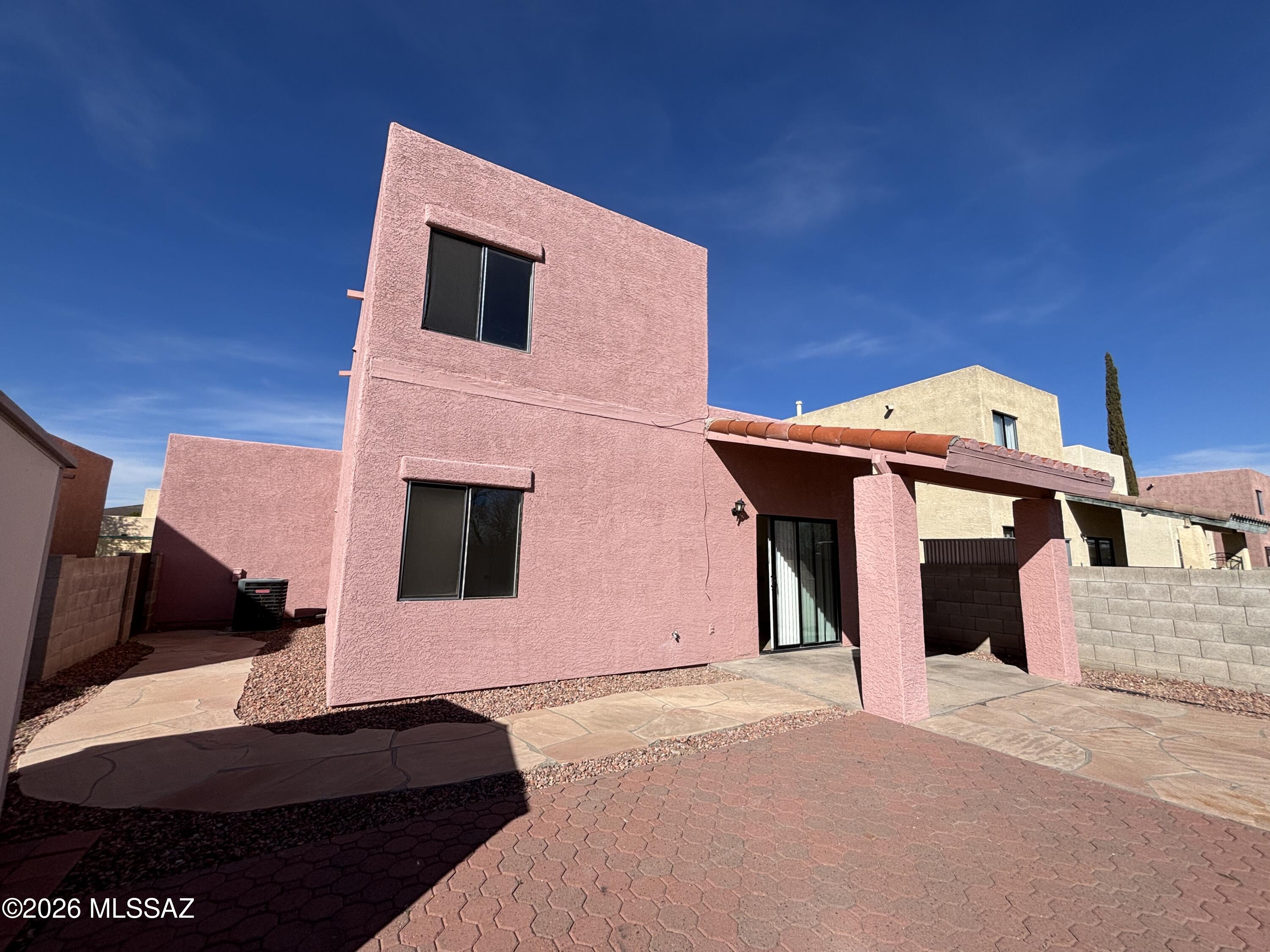 Las Montanas (1-56) - Residential