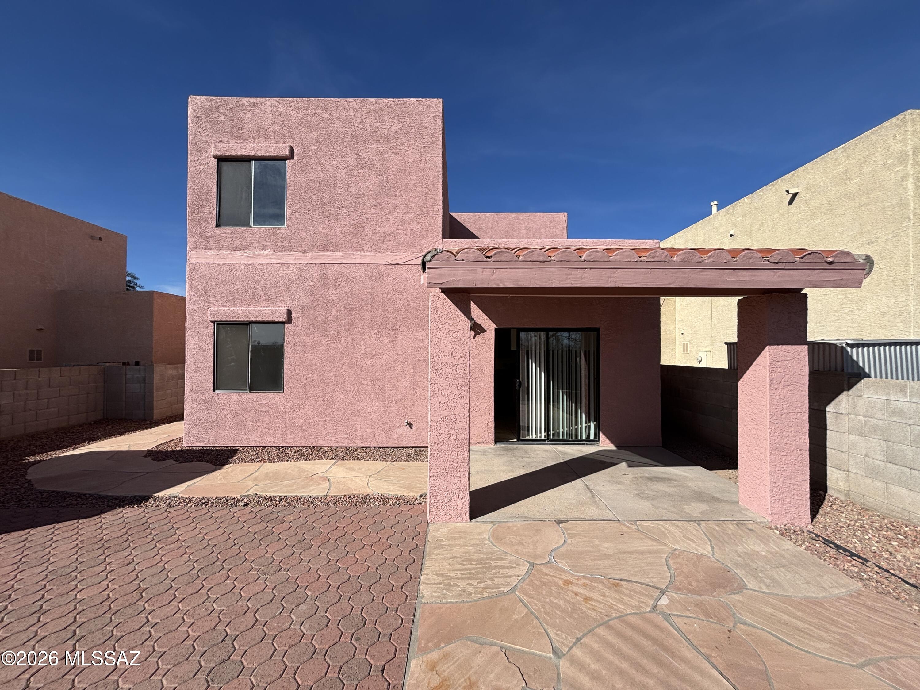 Las Montanas (1-56) - Residential