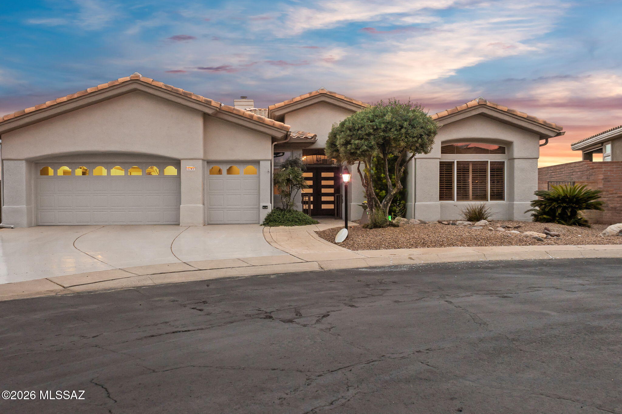 1701 E Mellow Trail