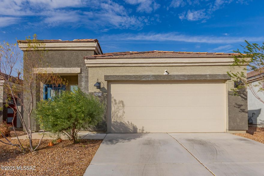 AMAZING OPPORTUNITY!! This D.R. Horton Diana modle home is up for sale at the lowest price available! 2 bedrooms have their own en suite. The back yard has been improved, featurring decorative gravel desert plantings, a fountain, and fire place slab. Seller is offering 10k in concessions and a professional home cleaning before you move in. Just built 2 yearrs ago, it has 8 years left on the transferable builder warranty. Enjoy the new home feel without the construction!
