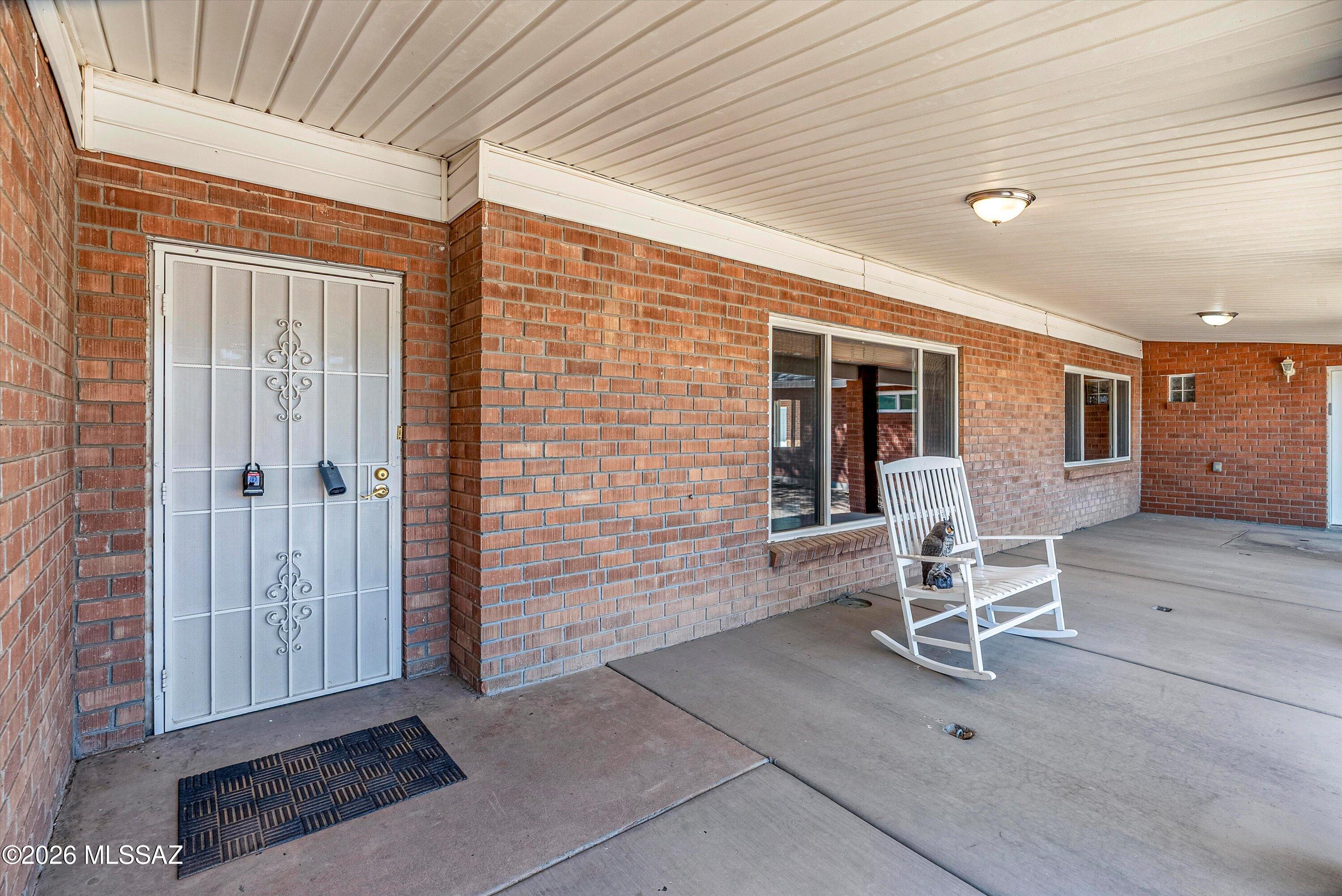 2107 E Lind Road