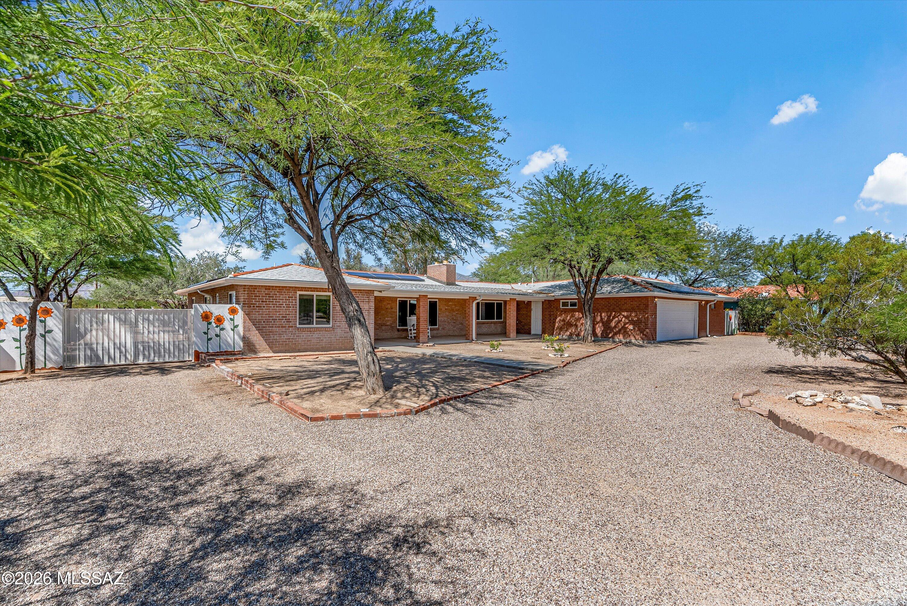 2107 E Lind Road
