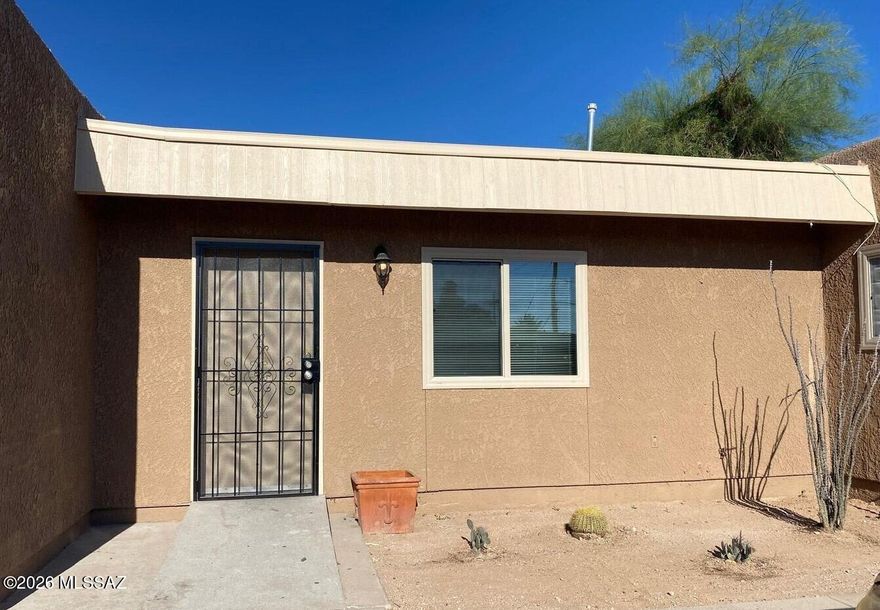Cute townhouse with new windows, A/C, freshly painted, updated kitchen. Near shopping, including Park Place & a variety of parks. Small pet will be considered. Premises in process of being updated. Available NOW!