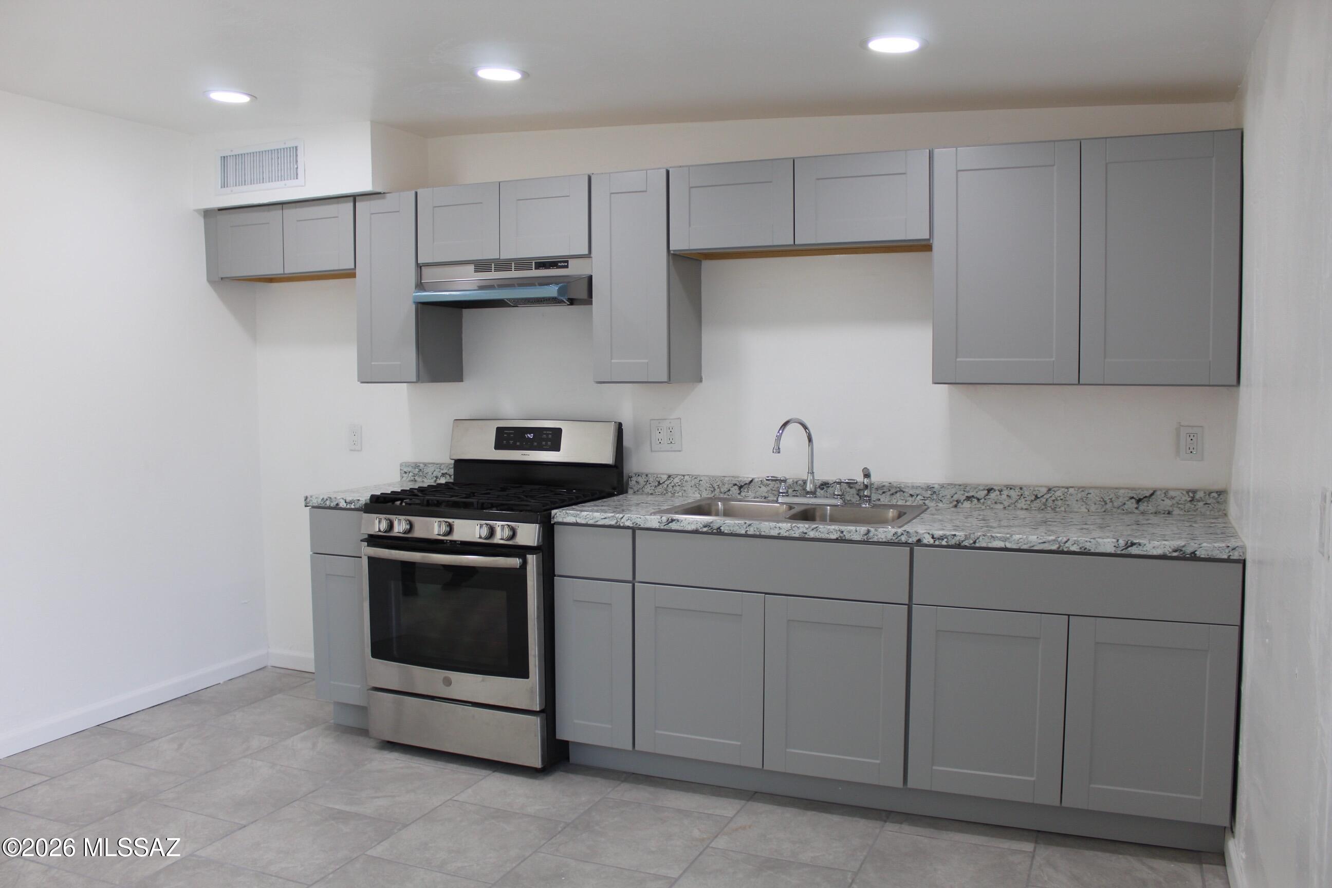 2535 E Parkside Drive