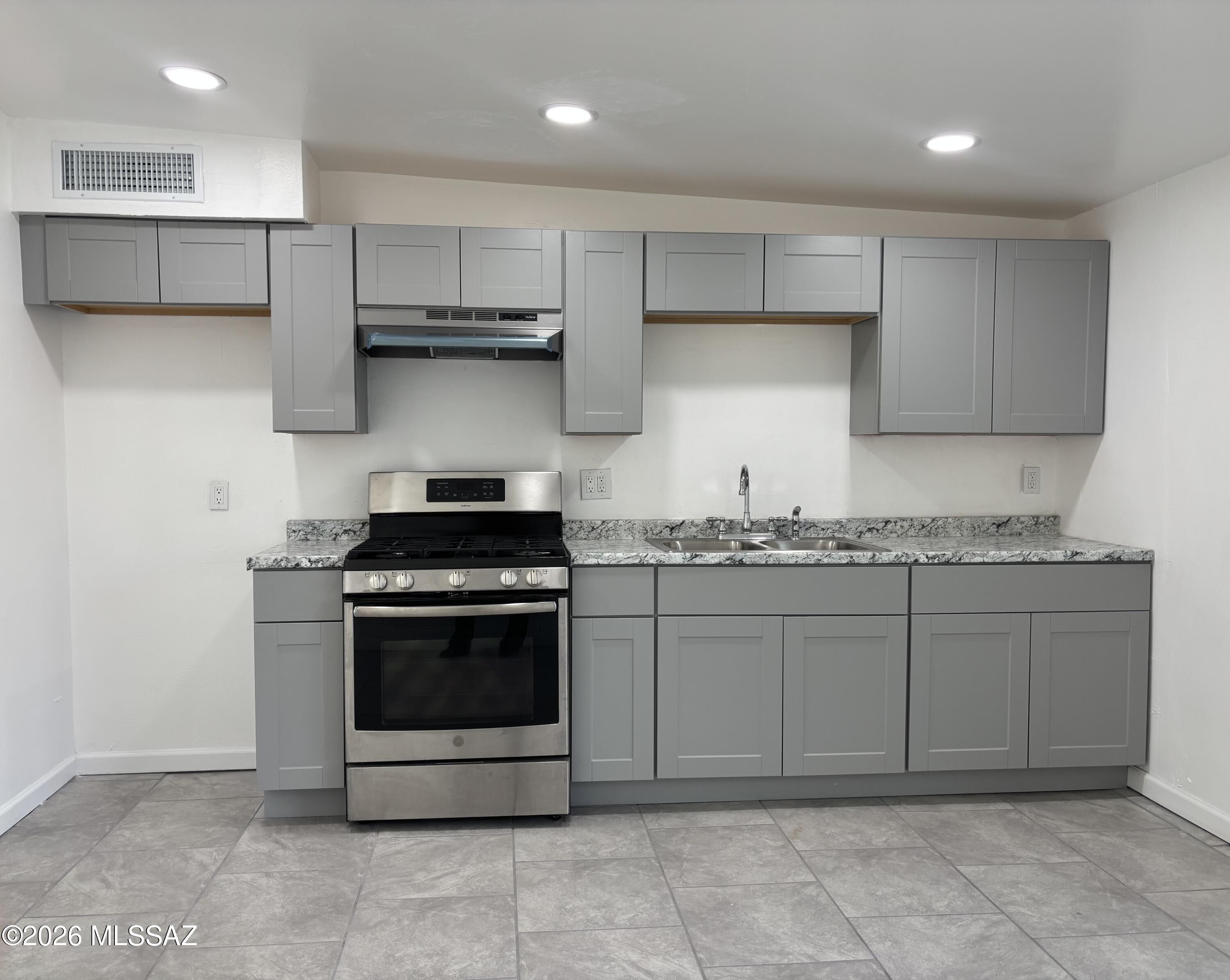 2535 E Parkside Drive