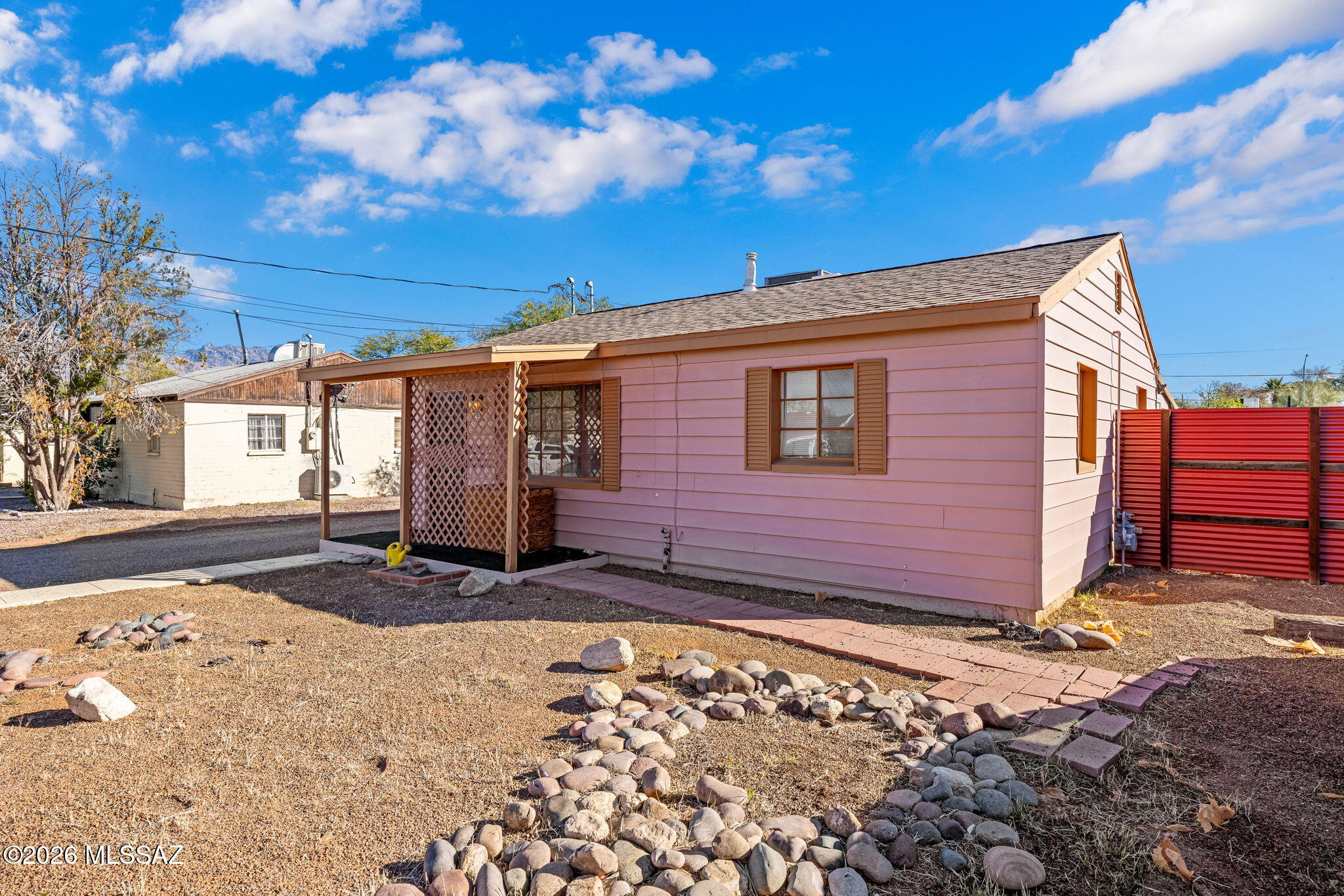 2644 N La Verne Avenue