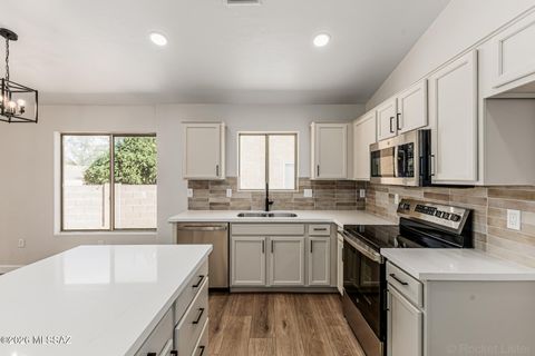 Photo of 8046 W Misty Brook Place, Tucson, AZ 85743 (MLS # 22607531)