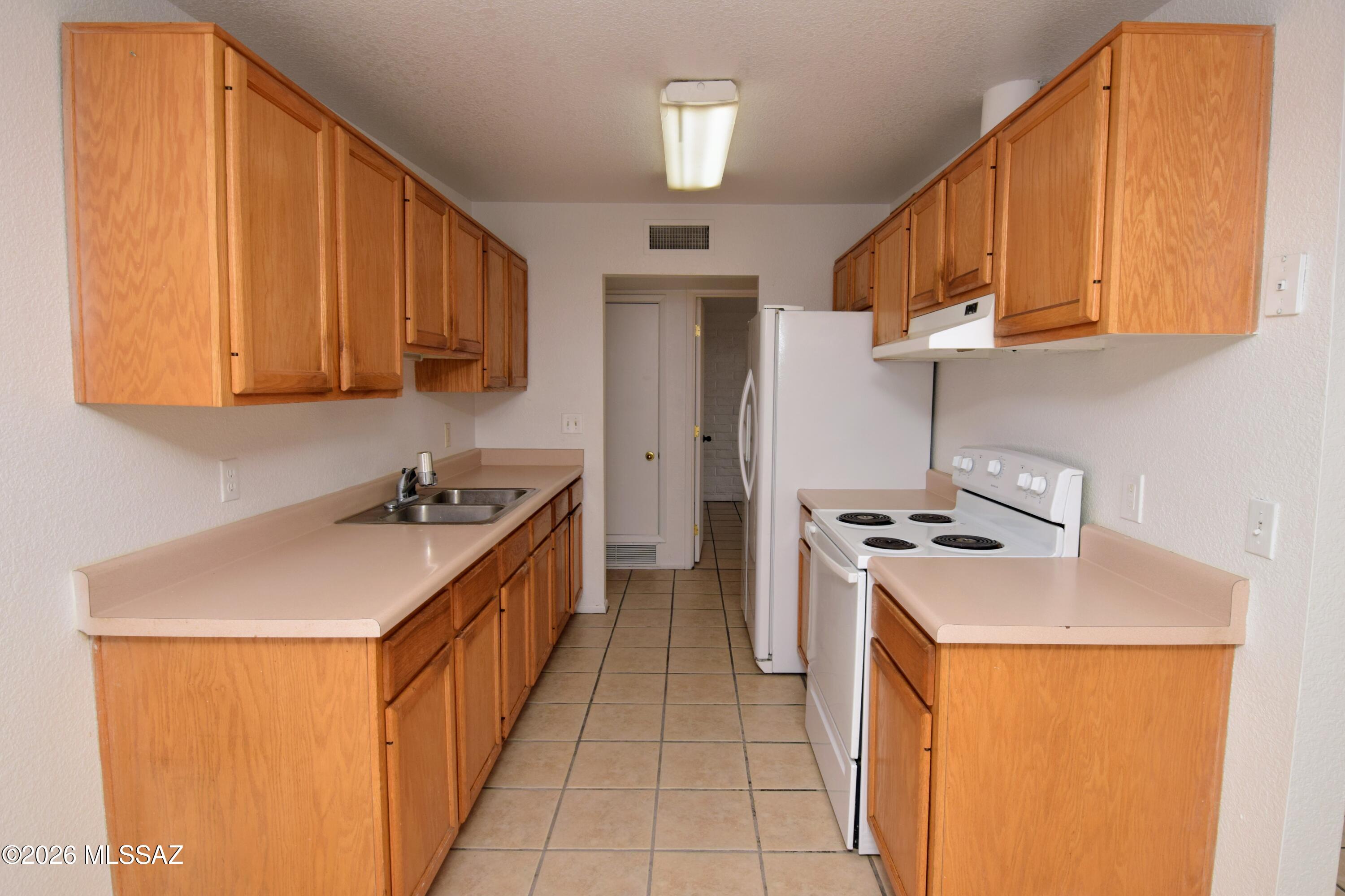 Vista Del Prado (1-274) - Residential Lease
