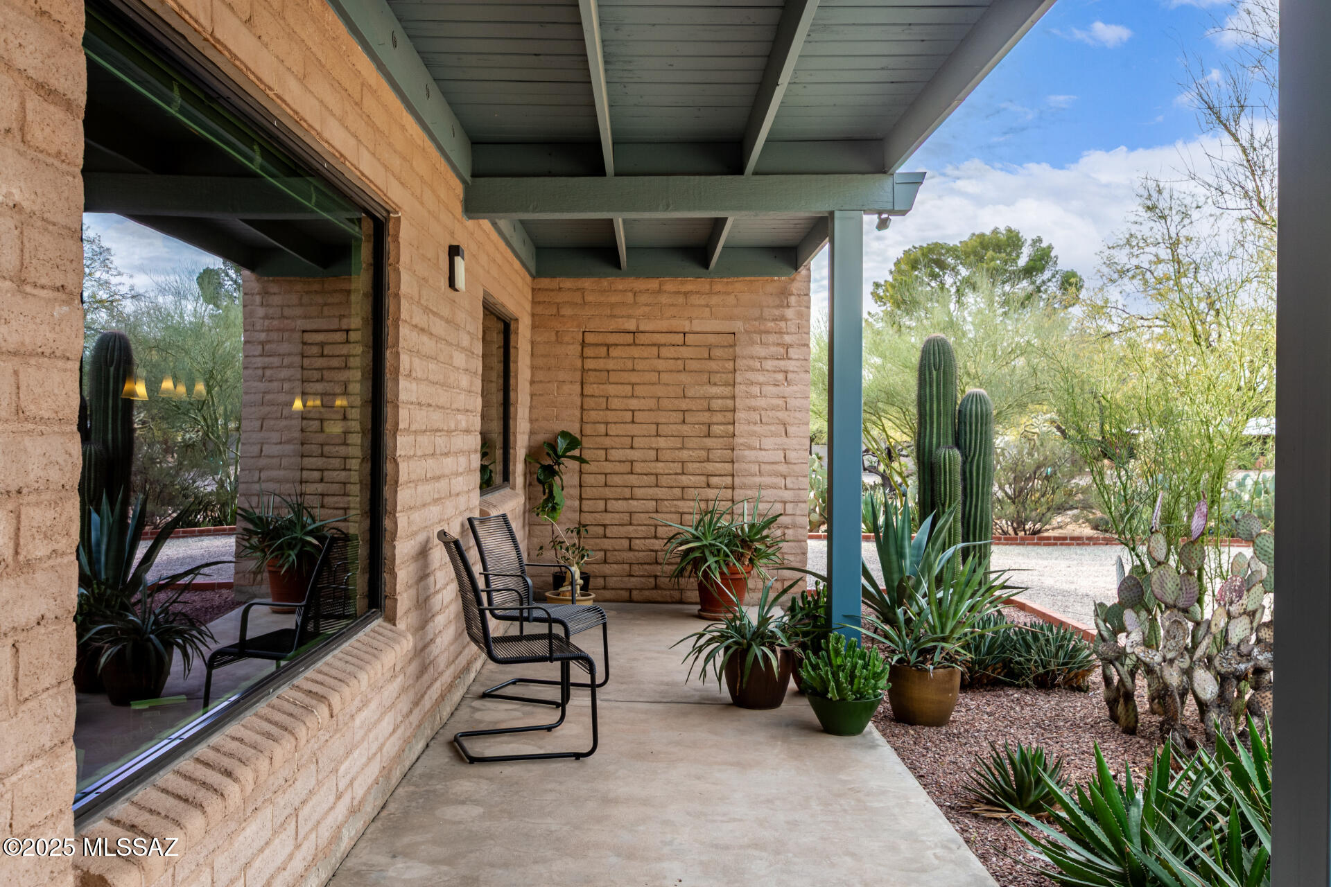 3508 N Calle Floreada