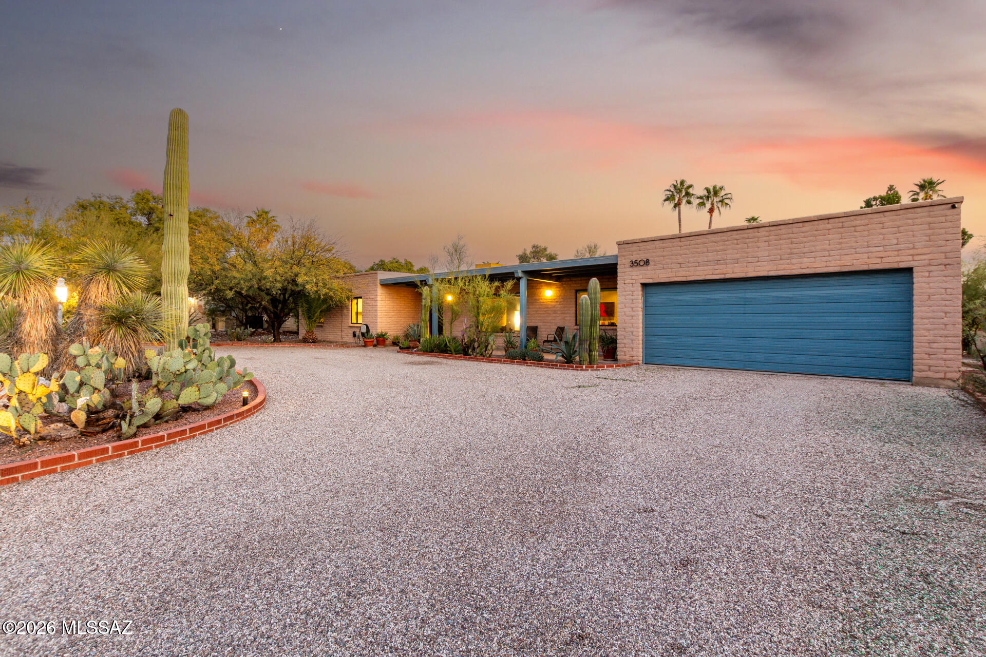 3508 N Calle Floreada