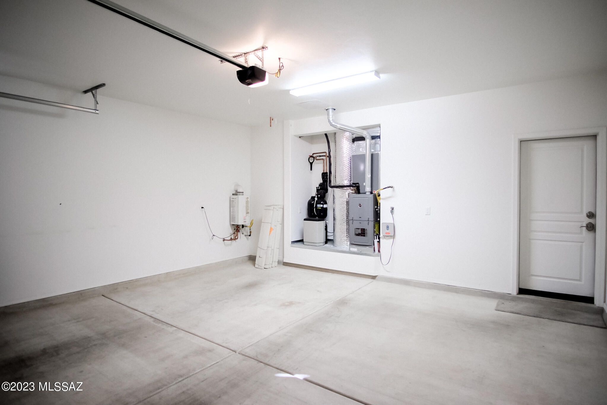 Alamo Crossing - Residential Lease
