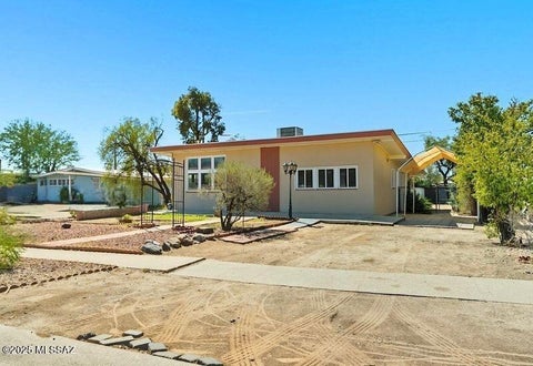Photo of 2120 E 33rd Street, Tucson, AZ 85713 (MLS # 22622269)