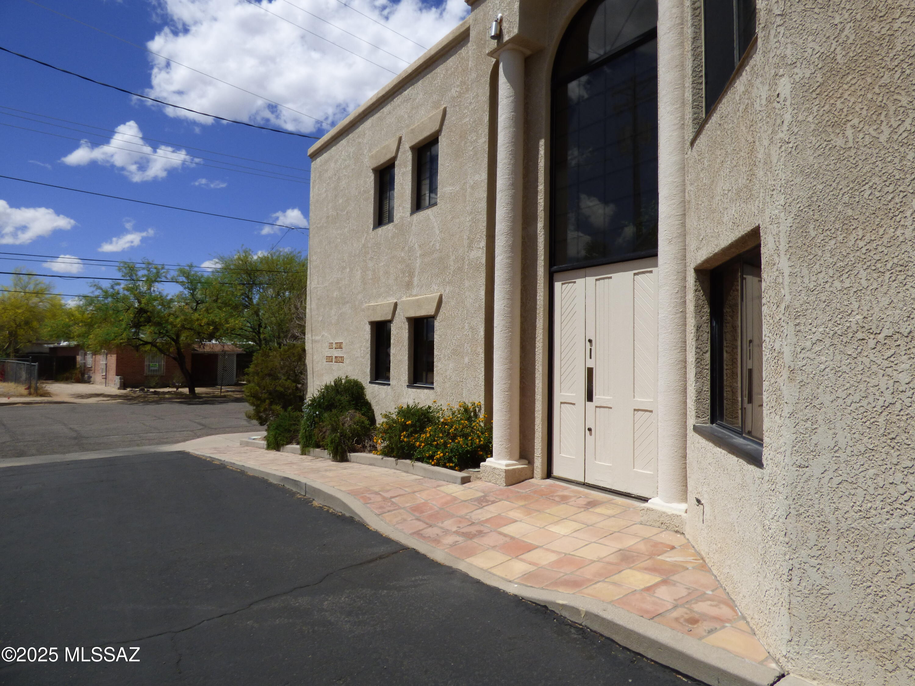 360 N Court Avenue