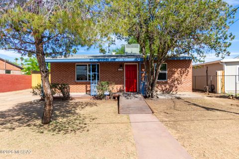 Photo of 718 N Benton Avenue, Tucson, AZ 85711 (MLS # 22608833)