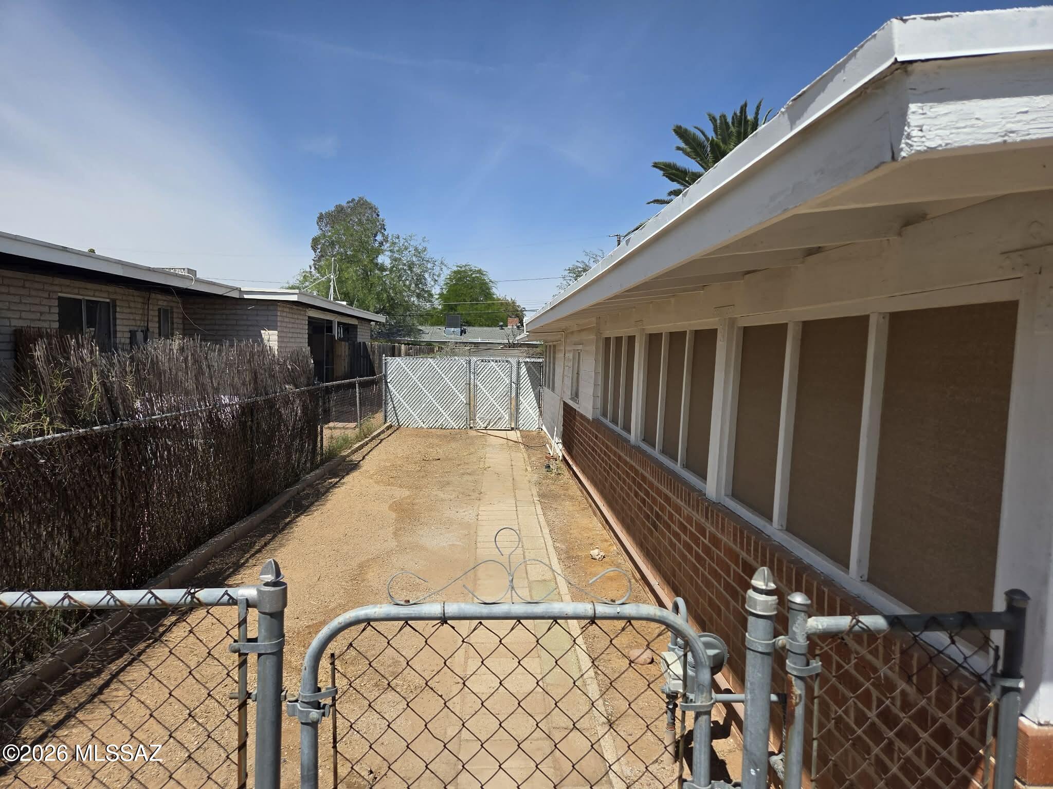 2661 N Winstel Boulevard