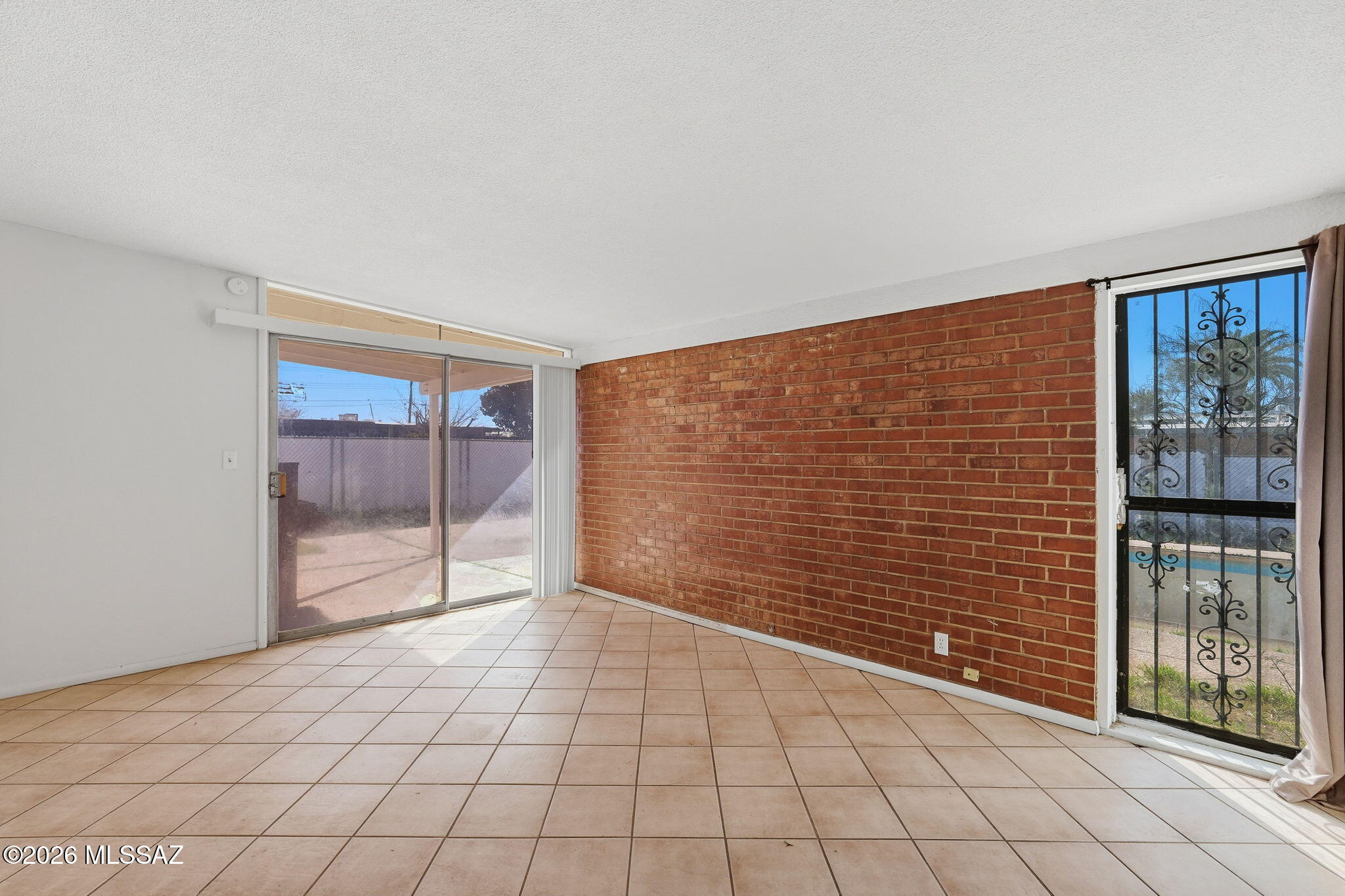 1226 E Missouri Street