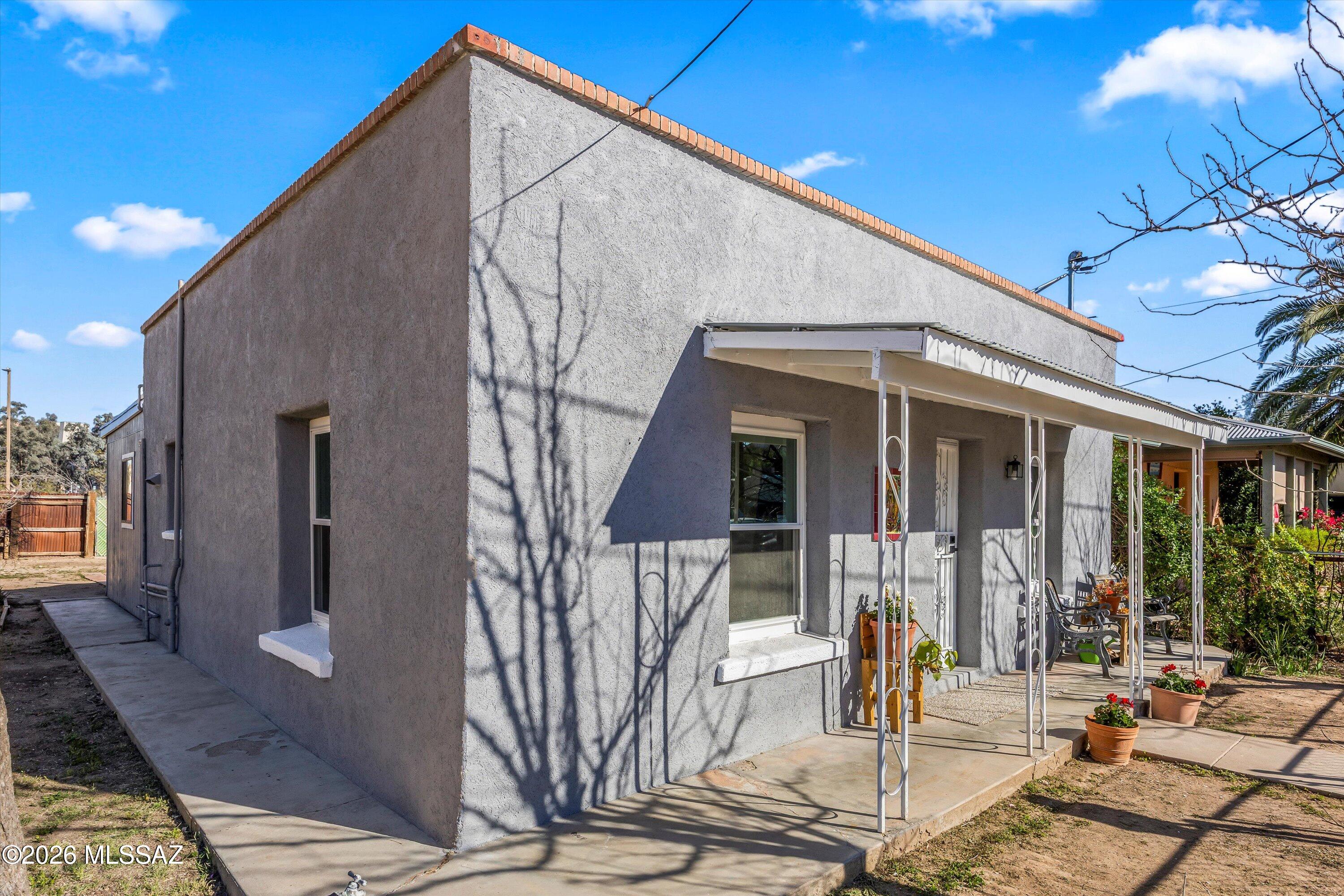 428 W Rosales Street