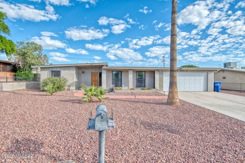 Photo of 1962 W Calle Campana De Plata, Tucson, AZ 85745 (MLS # 22624580)