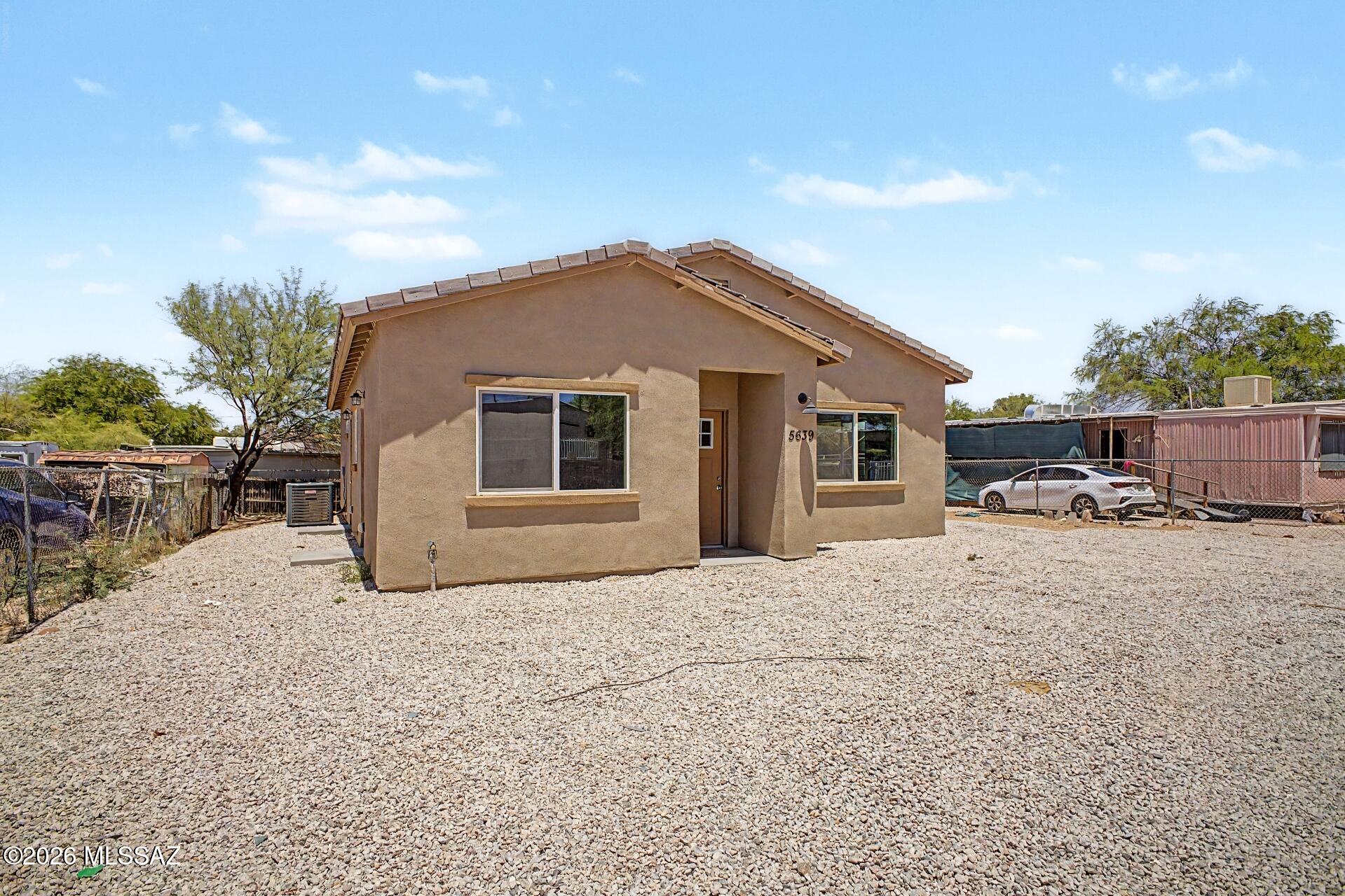 Los Ranchitos - Residential