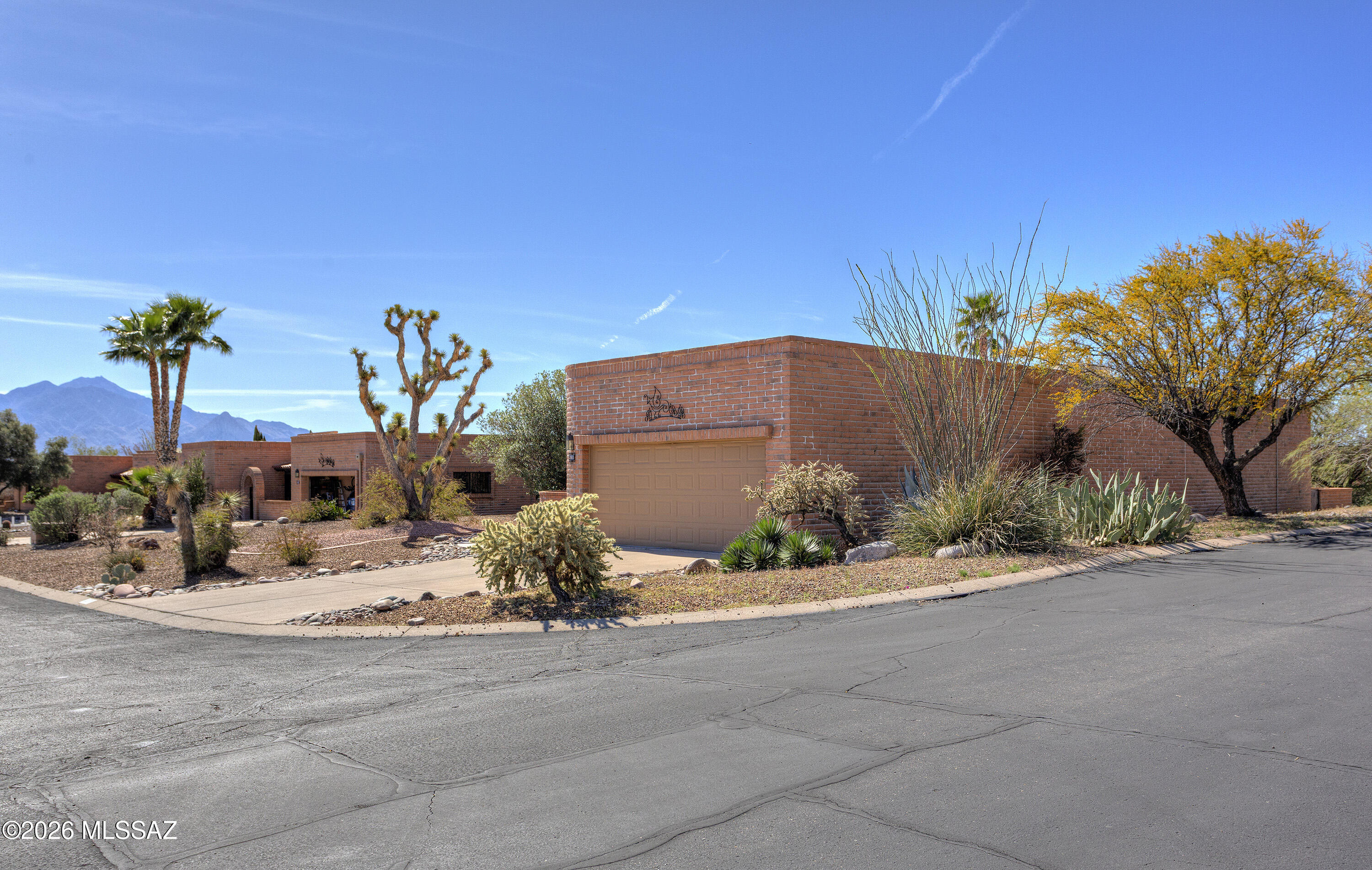 1811 W Placita De Las Fincas