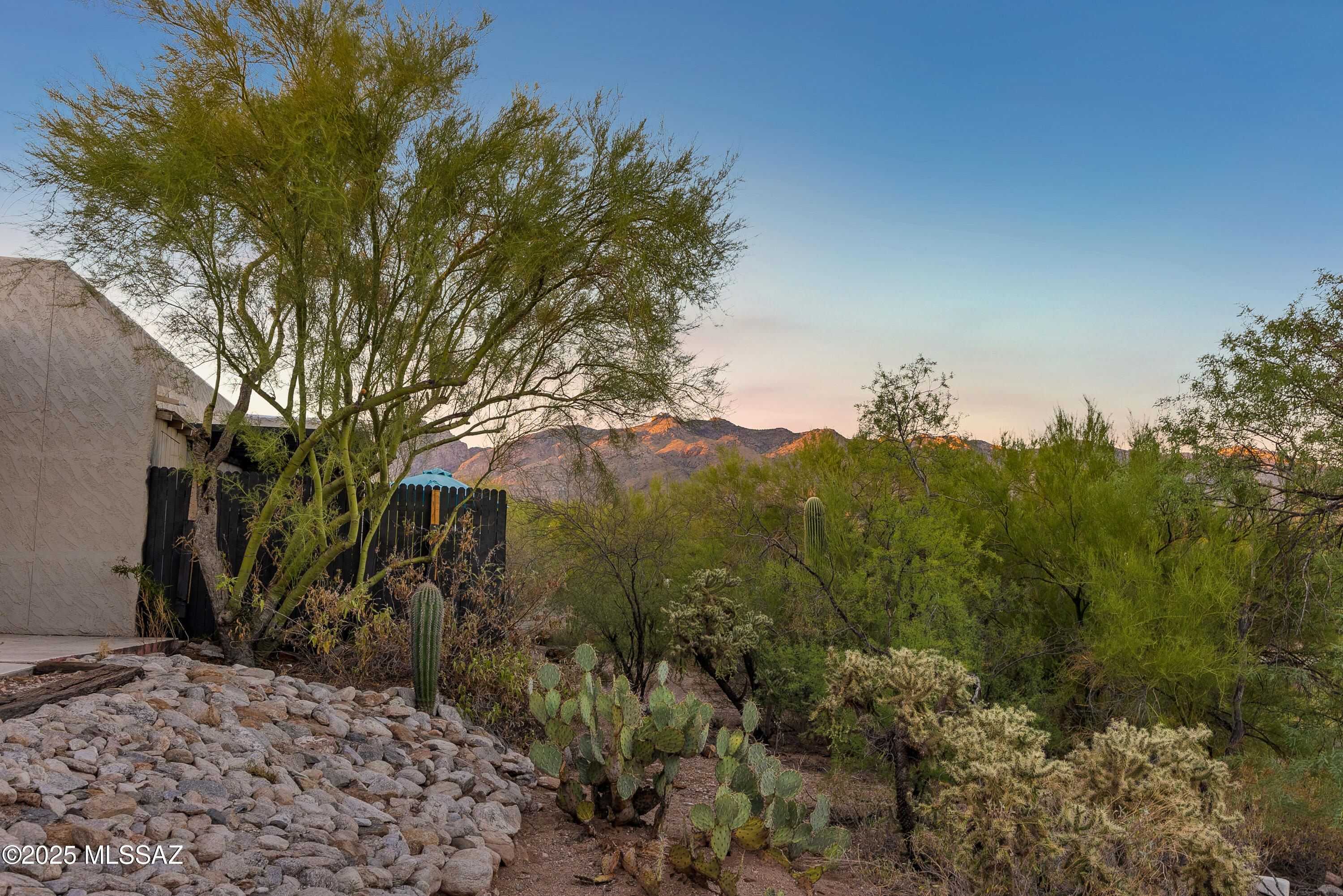 4558 E Sunrise Drive