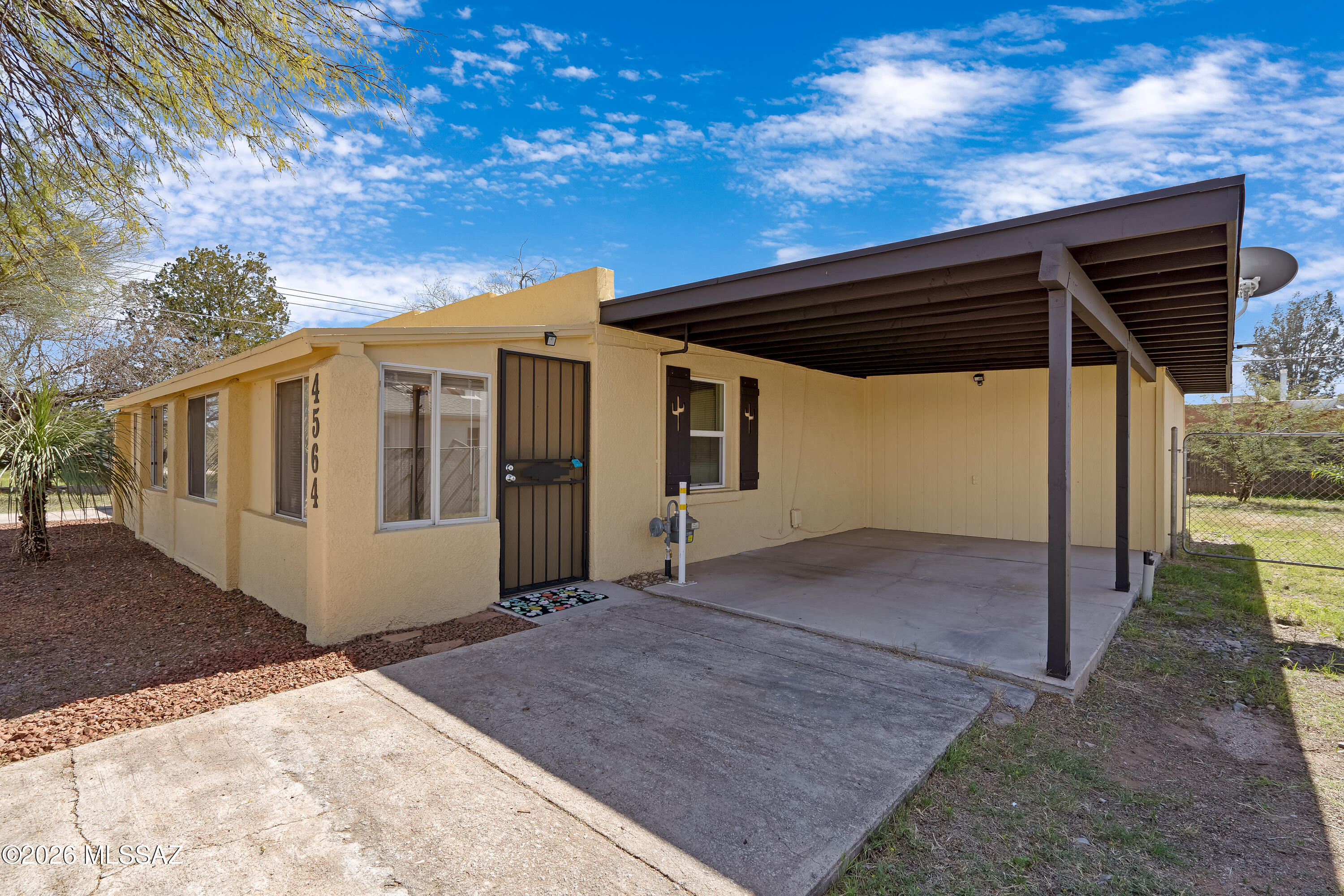 4564 E Seneca Street 4566