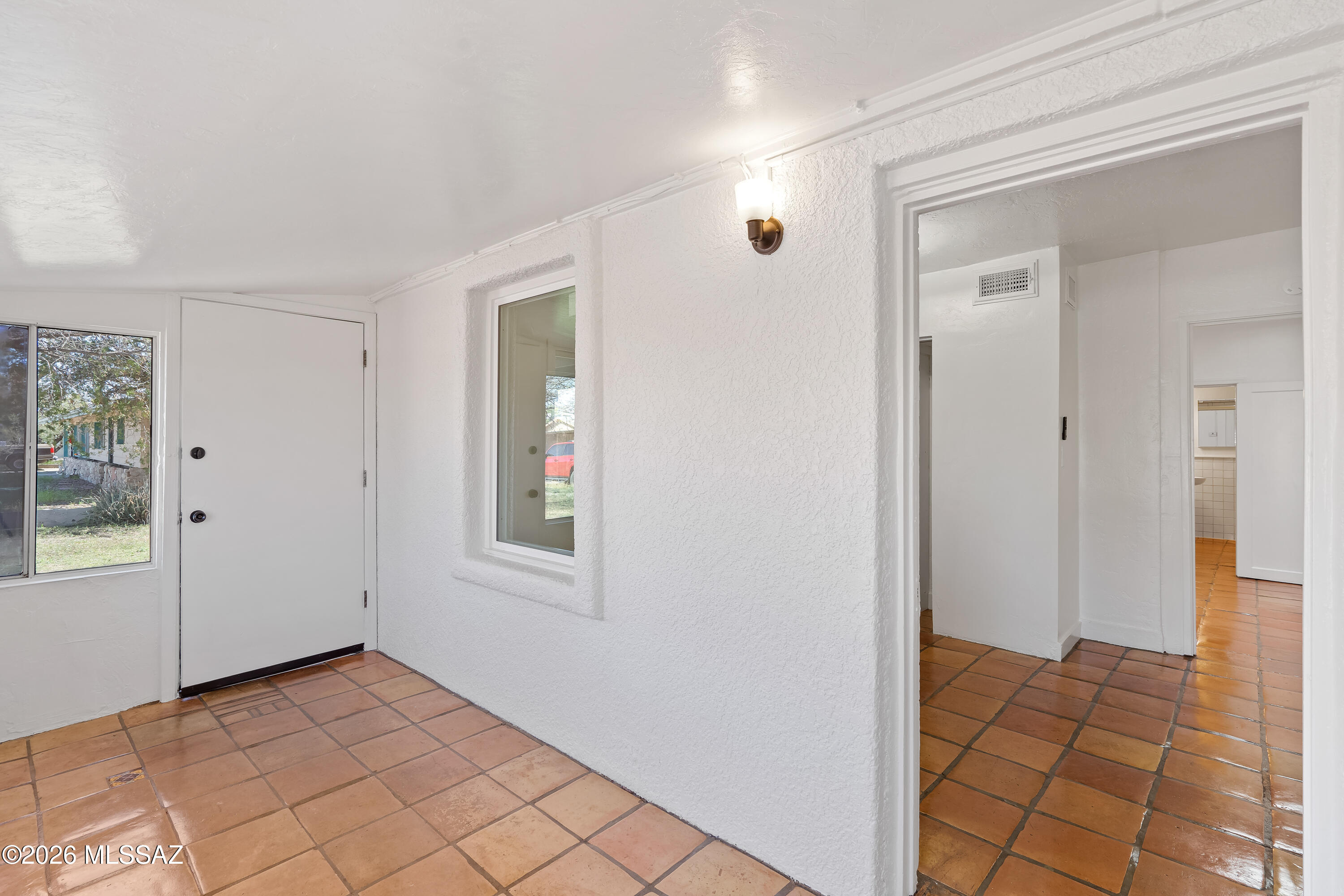 4564 E Seneca Street 4566