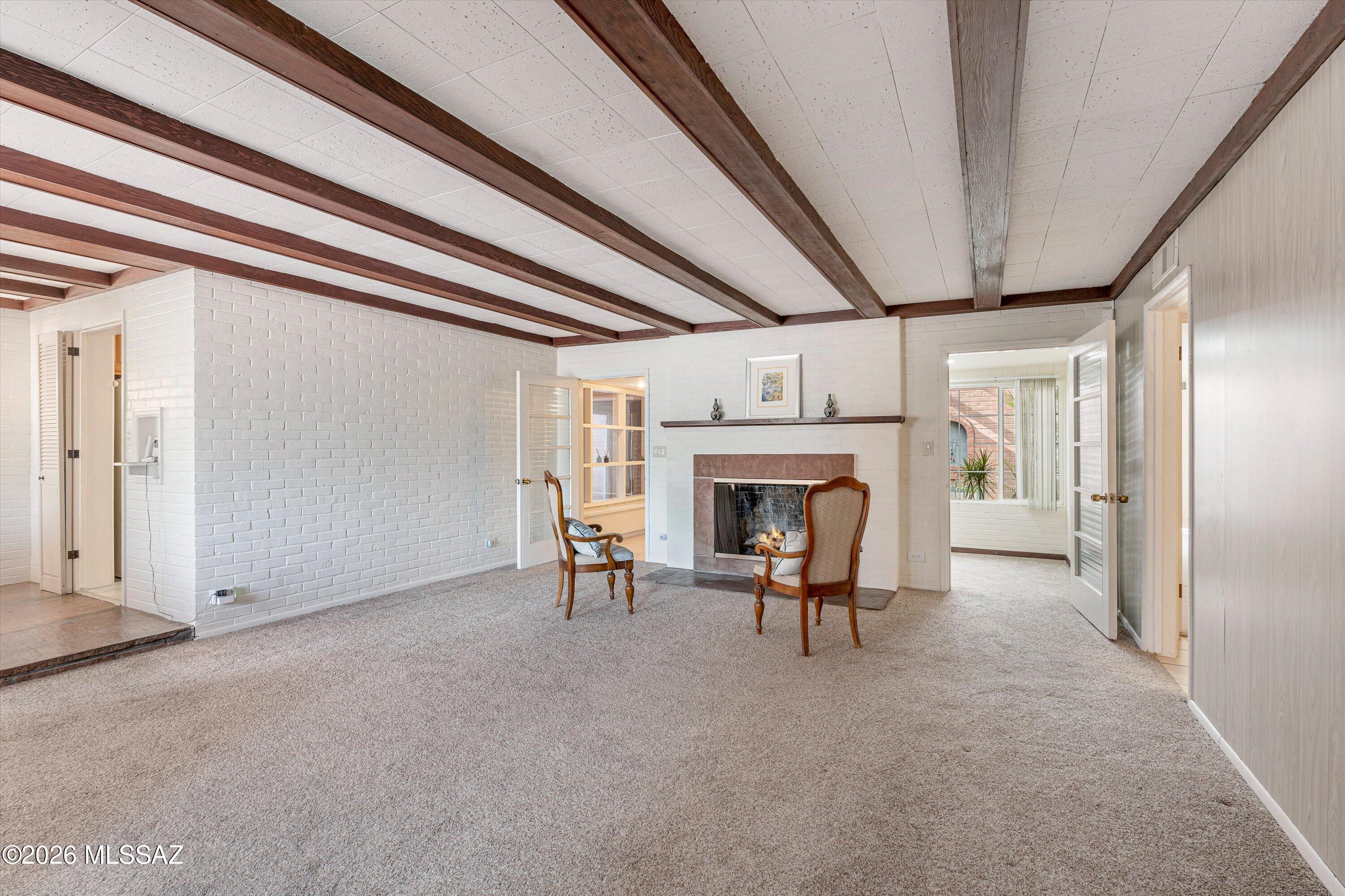 1047 E Hedrick Drive