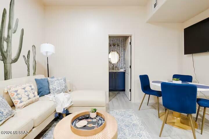 2026 E River Road 101