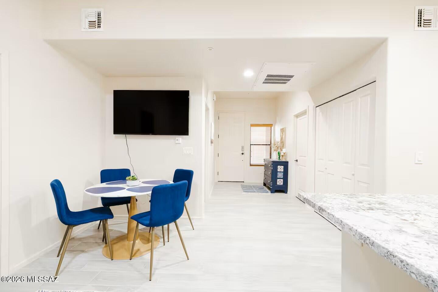 2026 E River Road 101