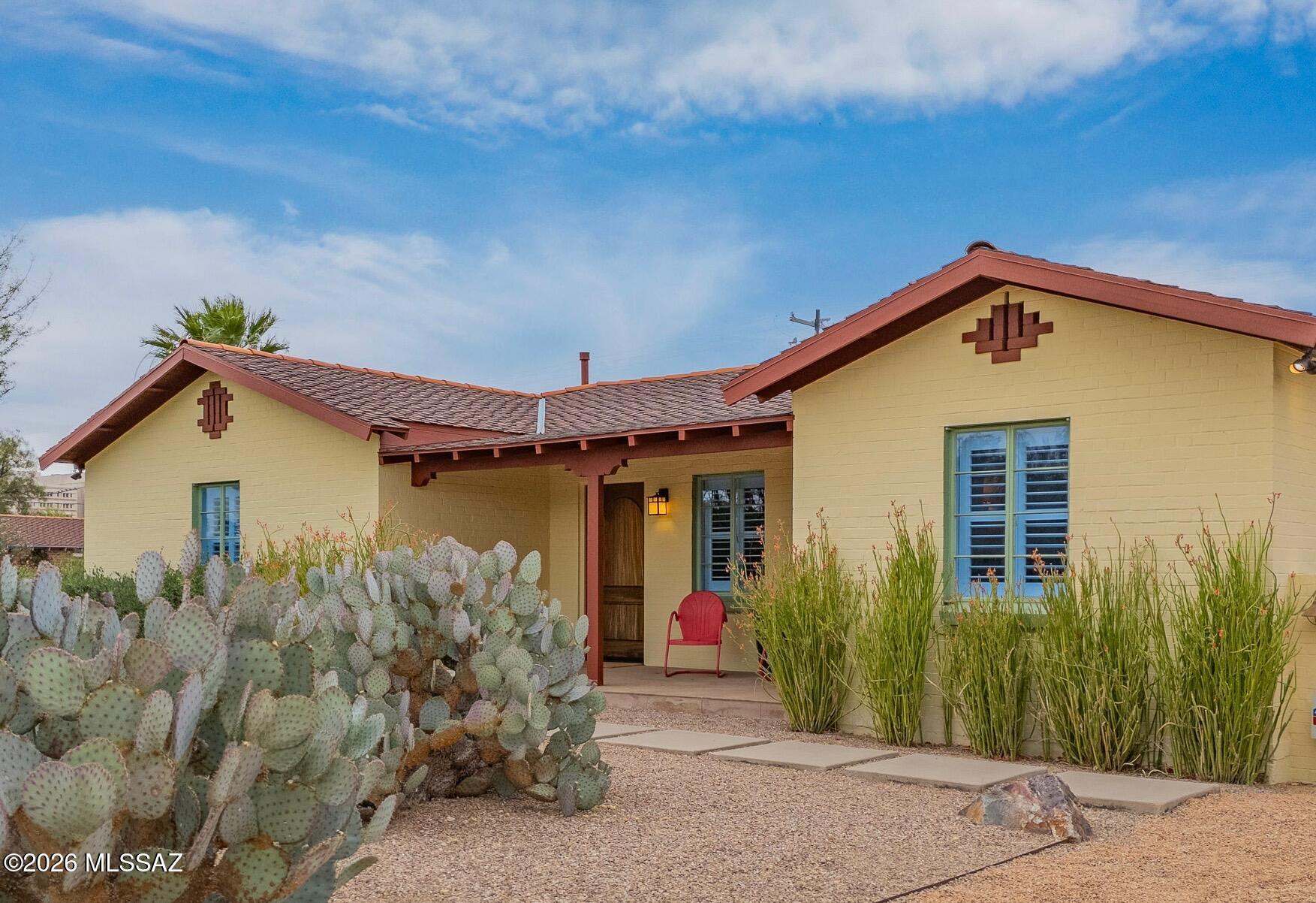 225 N Sierra Vista Drive
