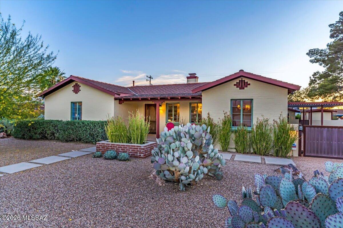 225 N Sierra Vista Drive