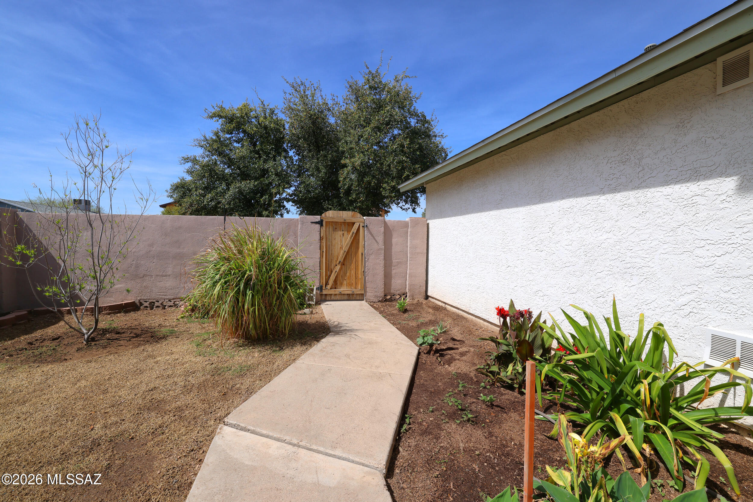 9280 N Monmouth Court